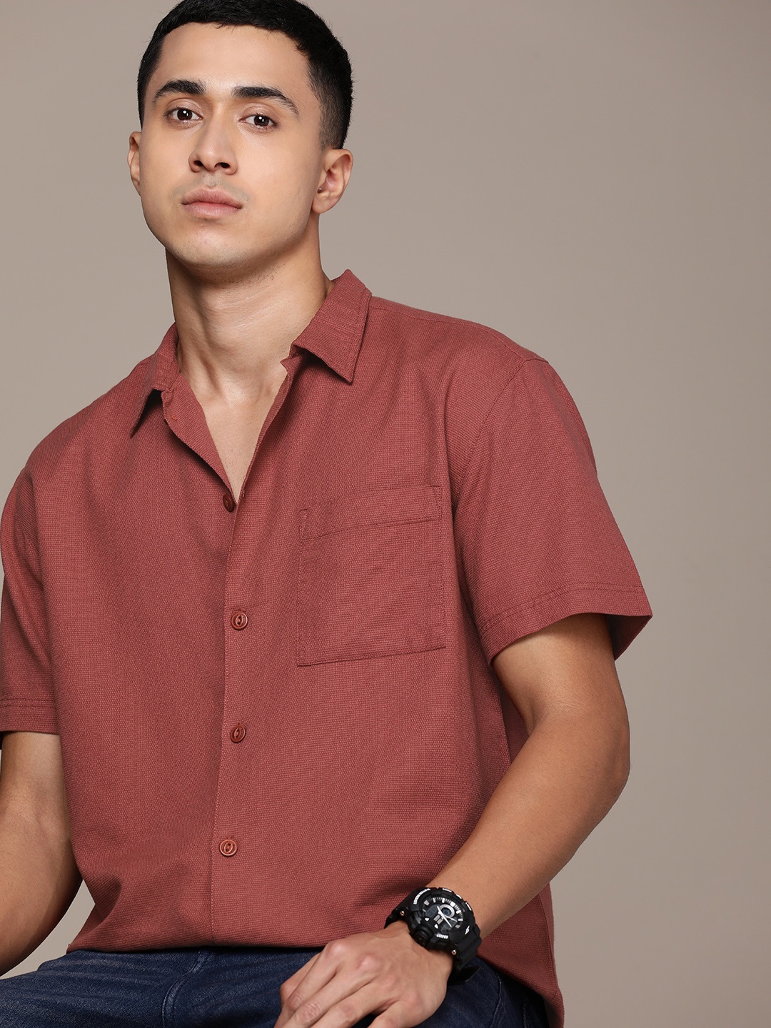 

Roadster Men Relaxed Opaque Solid Casual Shirt, Rust