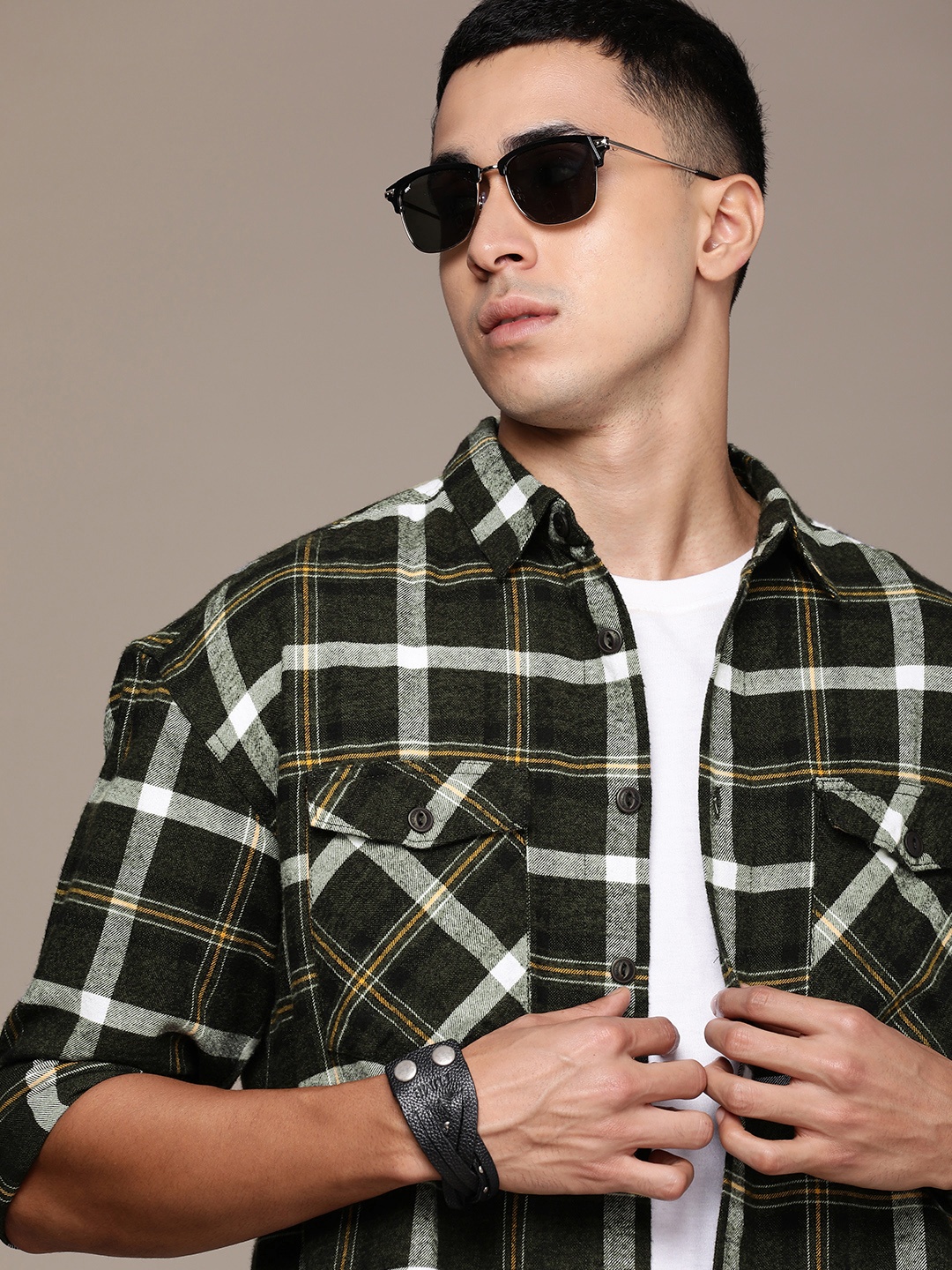 

Roadster Men Relaxed Opaque Checked Casual Shirt, Black