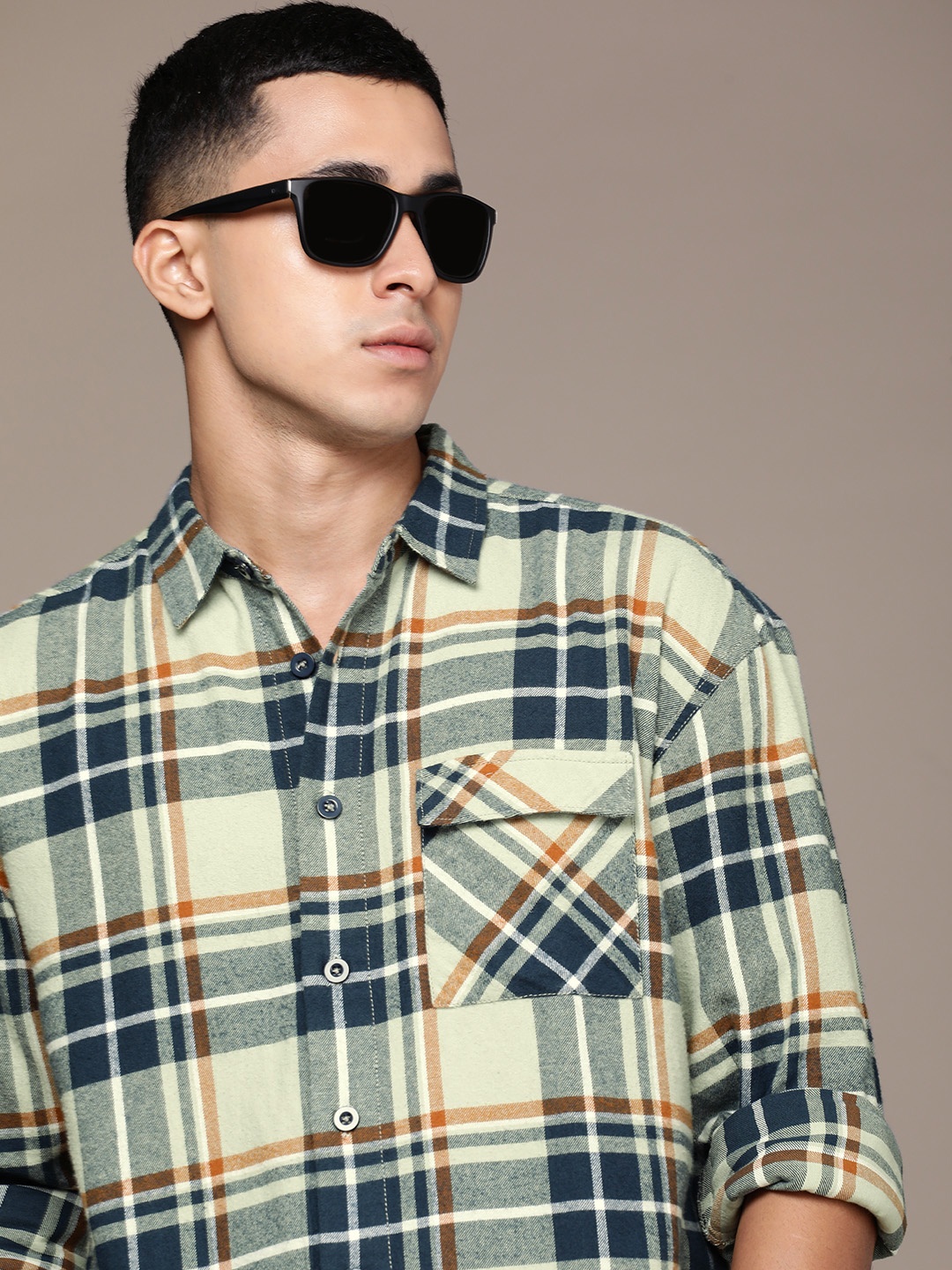 

Roadster Men Relaxed Opaque Checked Casual Shirt, Lime green