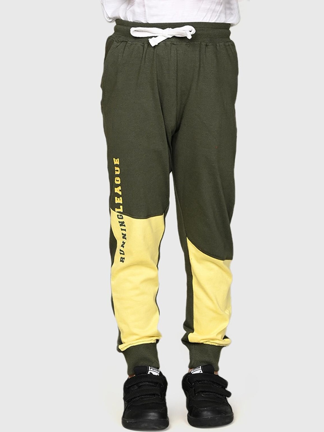 

UrbanMark Boys Colourblocked Cotton Regular Fit Jogger, Olive