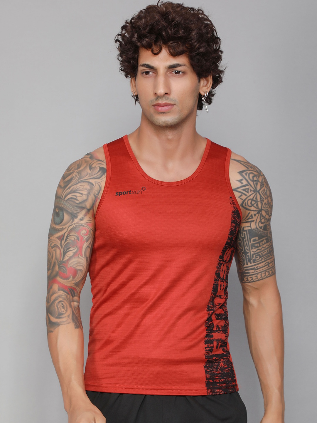 

SPORT SUN Round Neck Sleevesless Anti-Odour Sports Gym Vest, Red