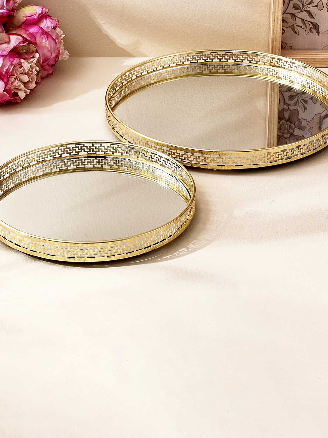 

Home Centre Suvarna 2 Pcs Golden Metal Decorative Mirror Trays, Gold