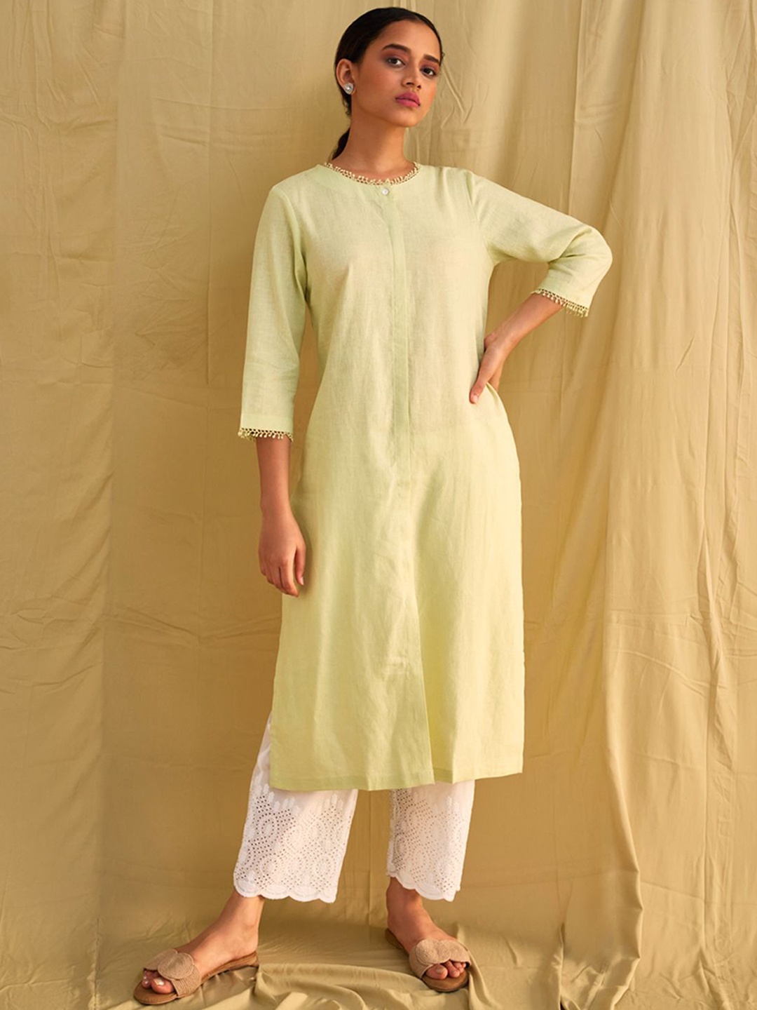 

Bombay Bloom Round Neck Linen Straight Kurta, Green