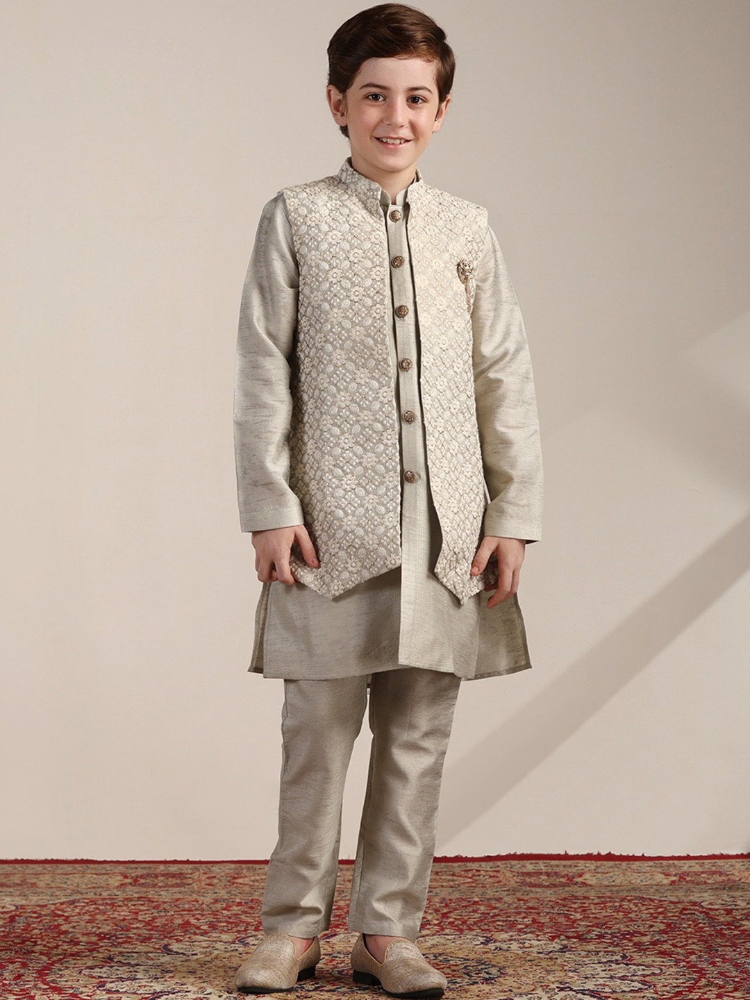 

Manyavar Boys Mandarin Collar Kurta with Pyjamas and Woven Design Nehru jacket, Green