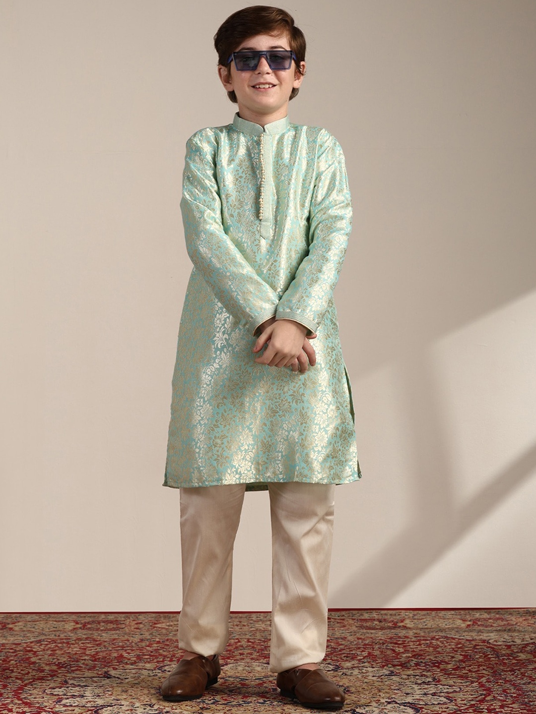 

Manyavar Boys Floral Woven Design Brocade Regular Zari Raw Silk Kurta with Pyjama, Green
