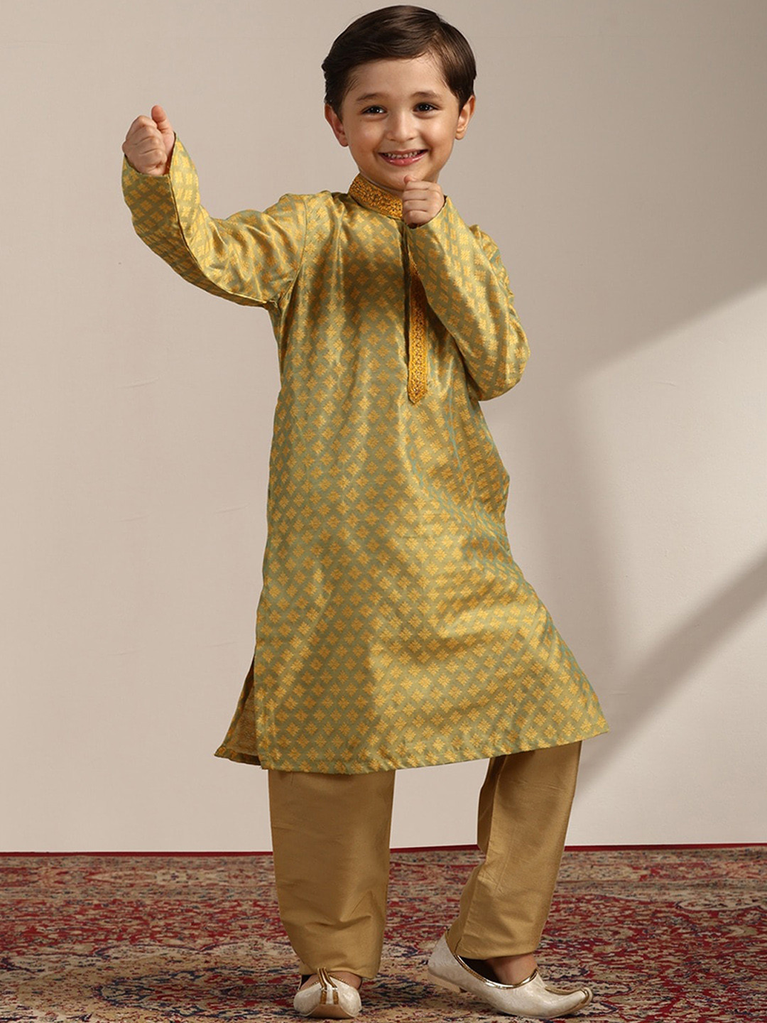 

Manyavar Boys Woven Design Mandarin Collar Kurta with Pyjamas, Green