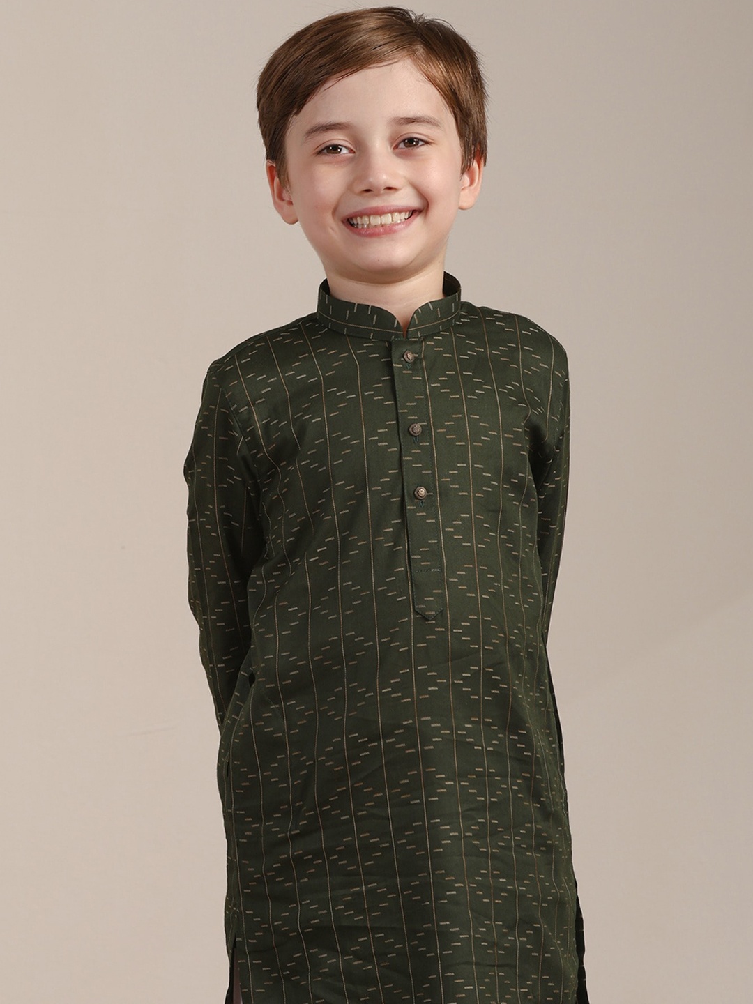 

Manyavar Boys Geometric Printed Mandarin Collar Regular Kurta with Pyjama, Green