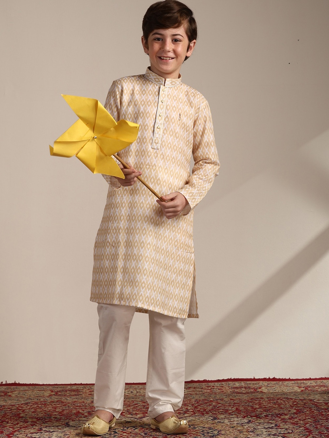 

Manyavar Boys Geometric Printed Regular Kurta With Pyjamas, Beige