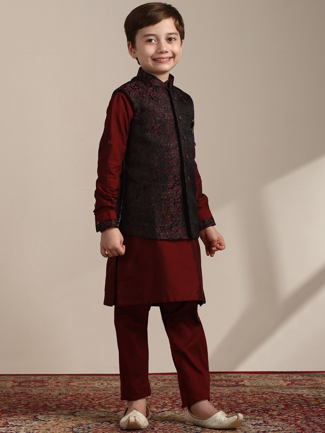

Manyavar Boys Mandarin Collar Kurta with Pyjamas and Embroidered Nehru jacket, Maroon