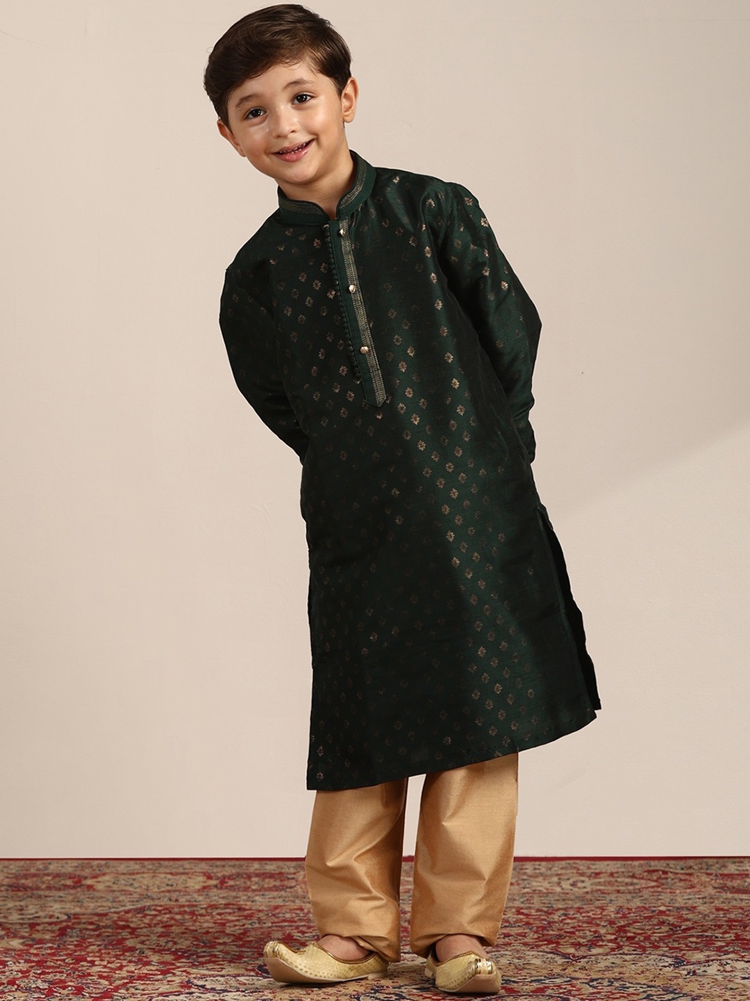 

Manyavar Boys Ethnic Motifs Woven Design Regular Thread Work Kurta with Pyjama, Green