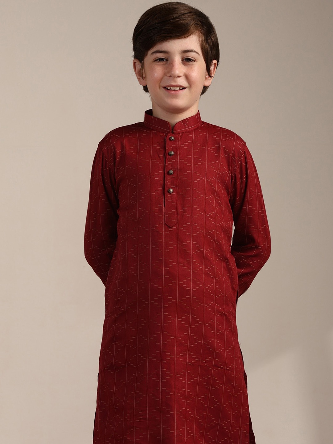 

Manyavar Boys Geometric Printed Mandarin Collar Regular Kurta with Pyjama, Maroon