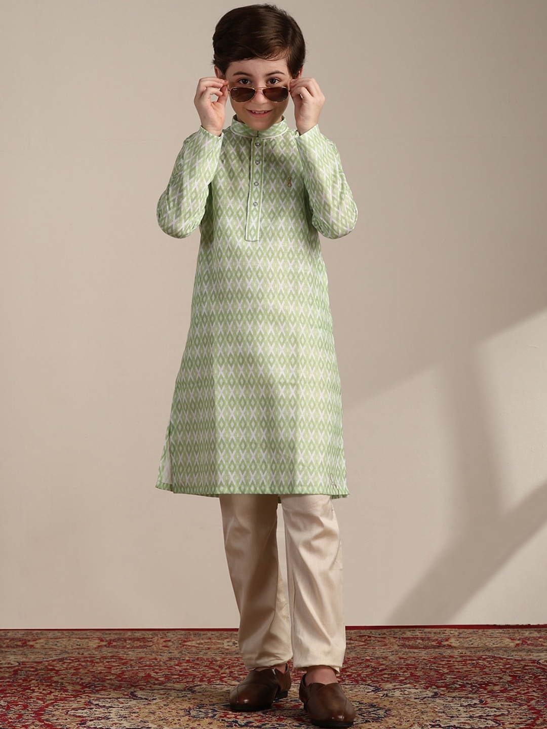 

Manyavar Boys Geometric Printed Regular Kurta with Pyjama, Green