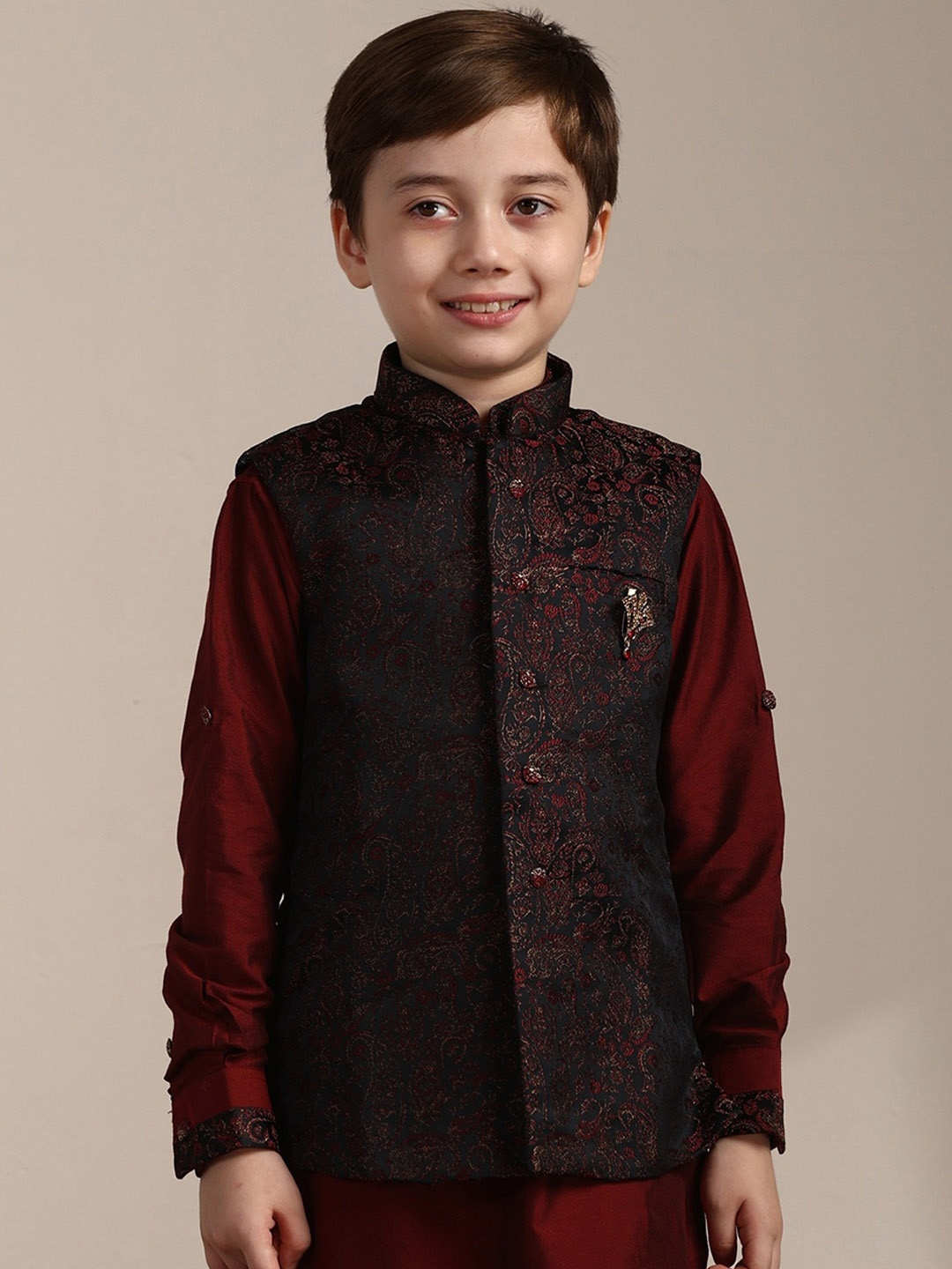 

Manyavar Boys Mandarin Collar Straight Kurta And Pyjamas With Jacket, Maroon