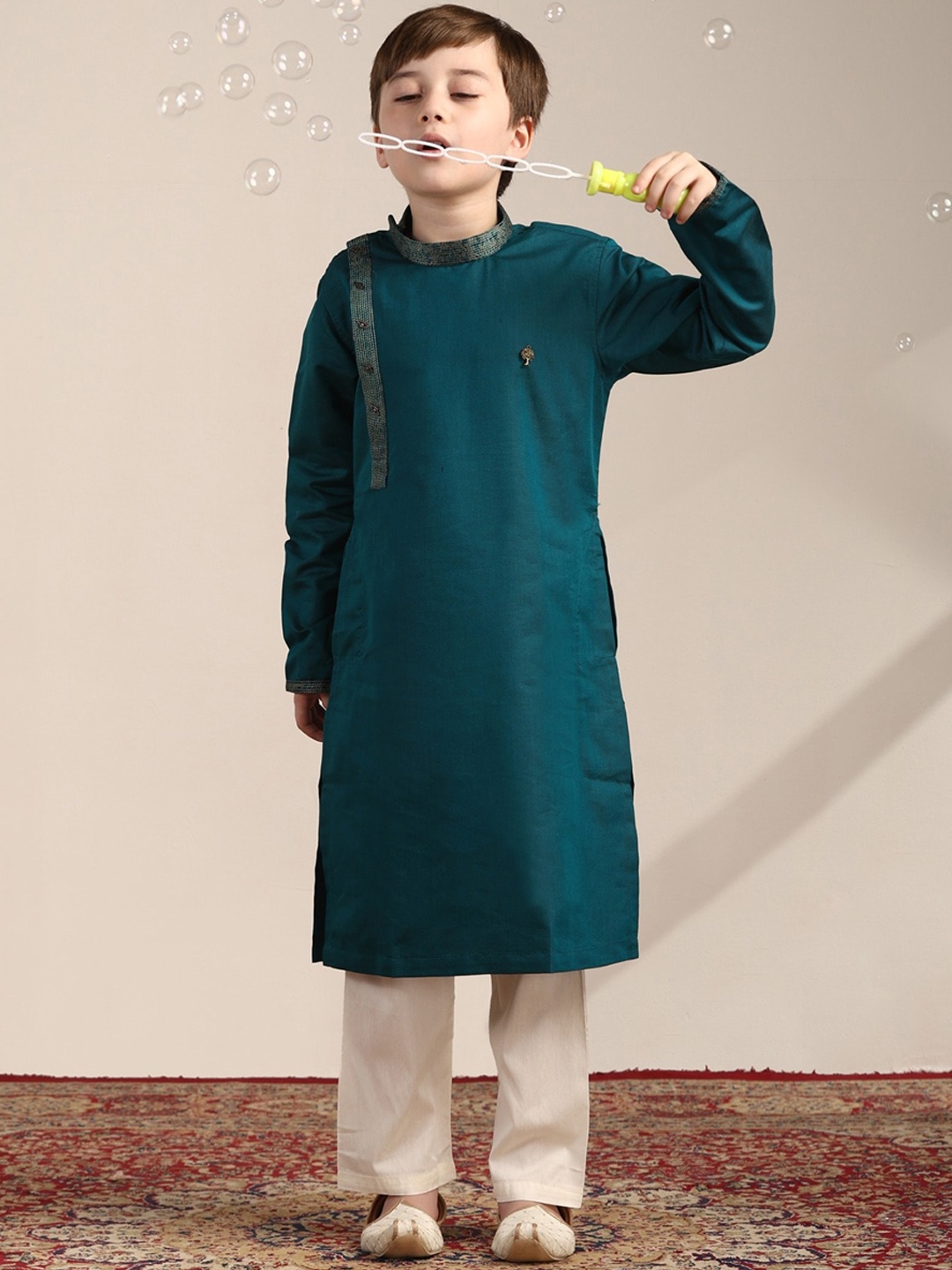 

Manyavar Boys Mandarin Collar Straight Kurta With Pyjamas, Blue