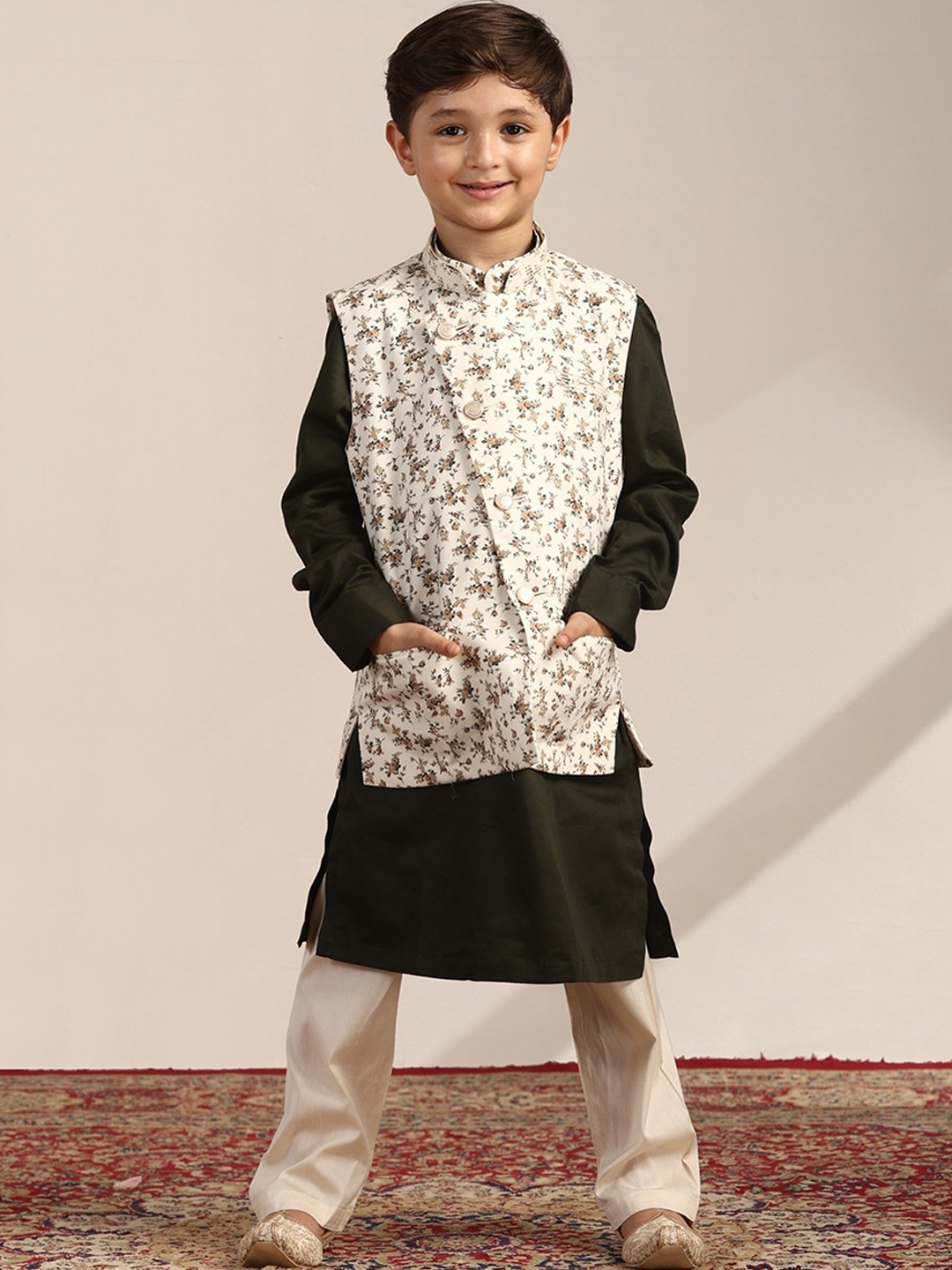 

Manyavar Boys Regular Kurta with Pyjama With Printed Nehru jacket, Cream