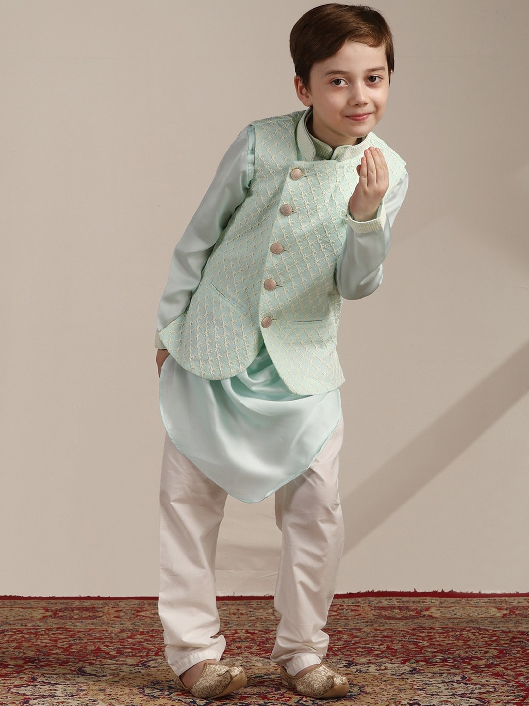 

Manyavar Boys Regular Kurta & Pyjama With Embroidered Nehru jacket, Green