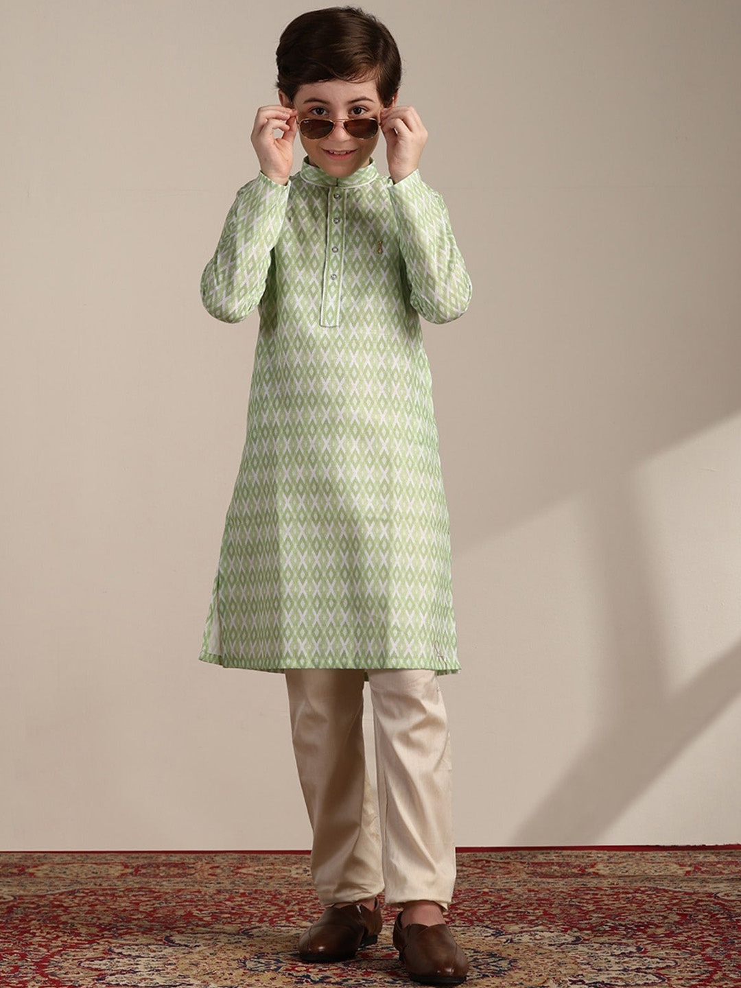 

Manyavar Boys Ethnic Motifs Printed Regular Kurta With Pyjamas, Green