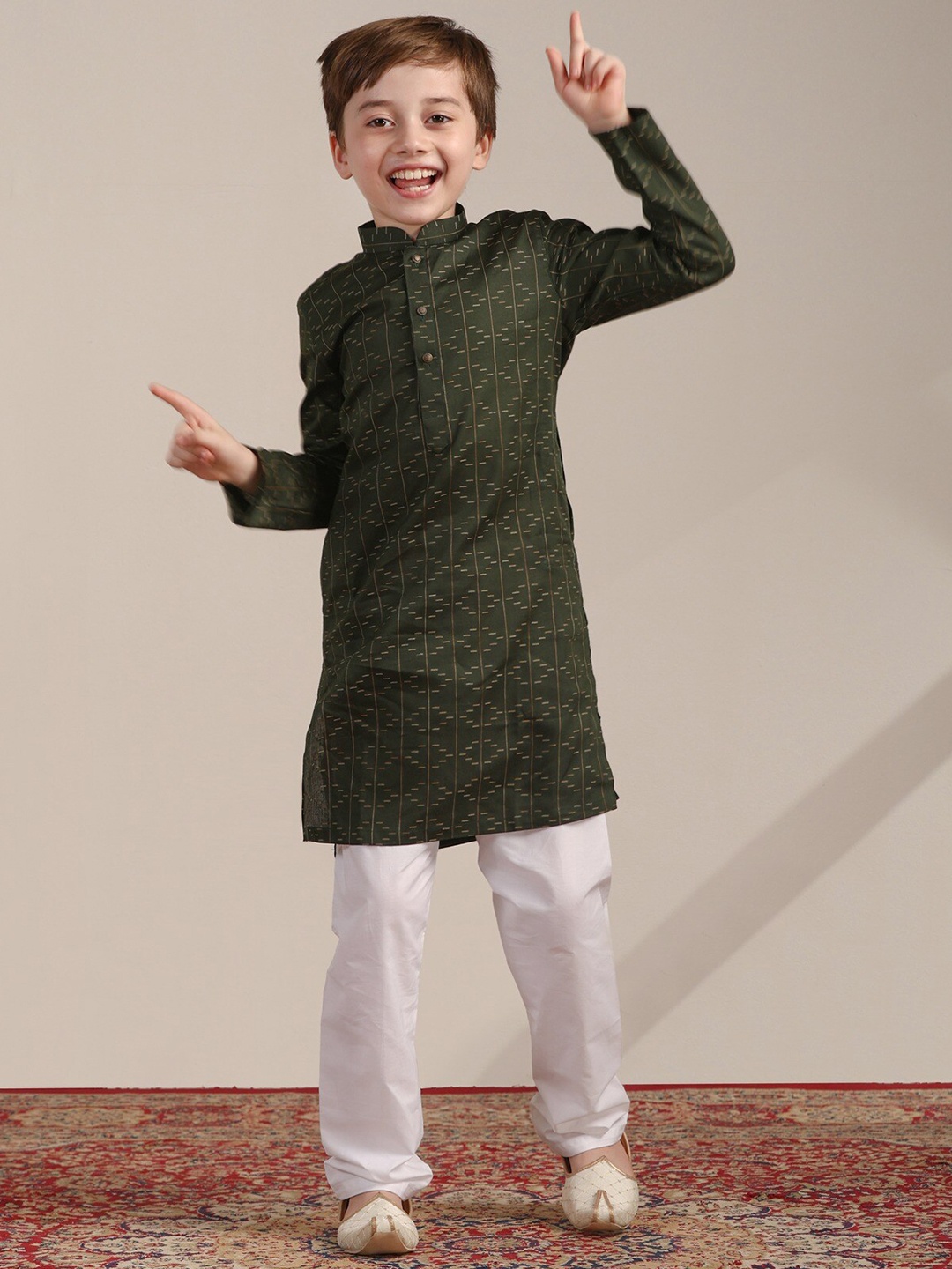

Manyavar Teen Boys Geometric Printed Mandarin Collar Kurta with Pyjamas, Green