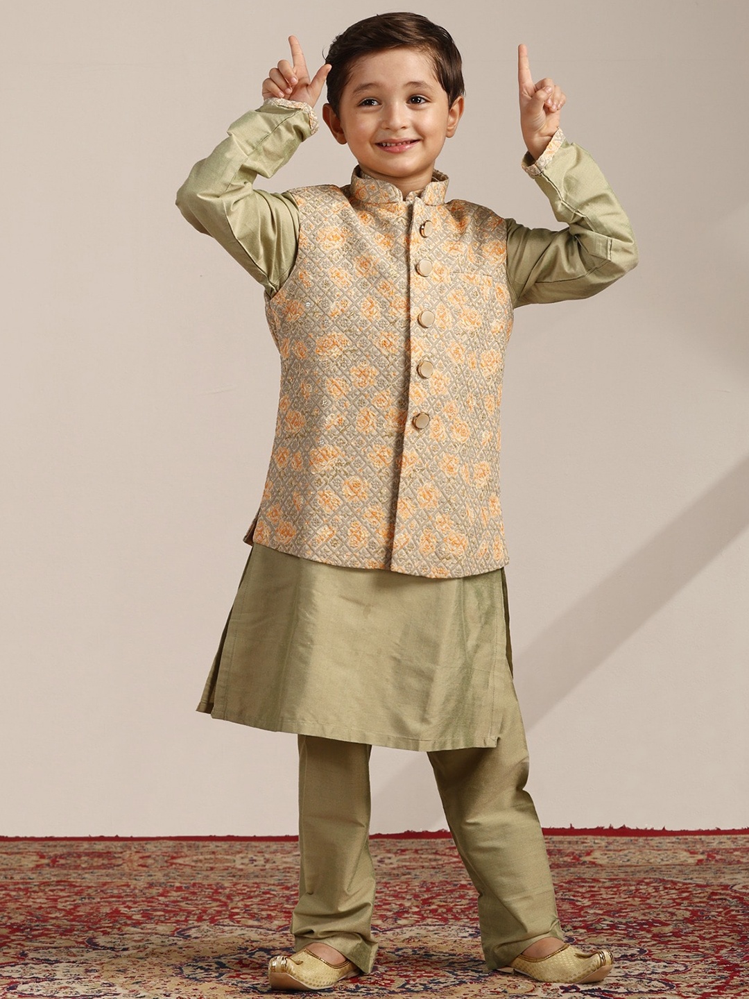 

Manyavar Boys Regular Kurta With Pyjamas & Embroidered Jacket, Green