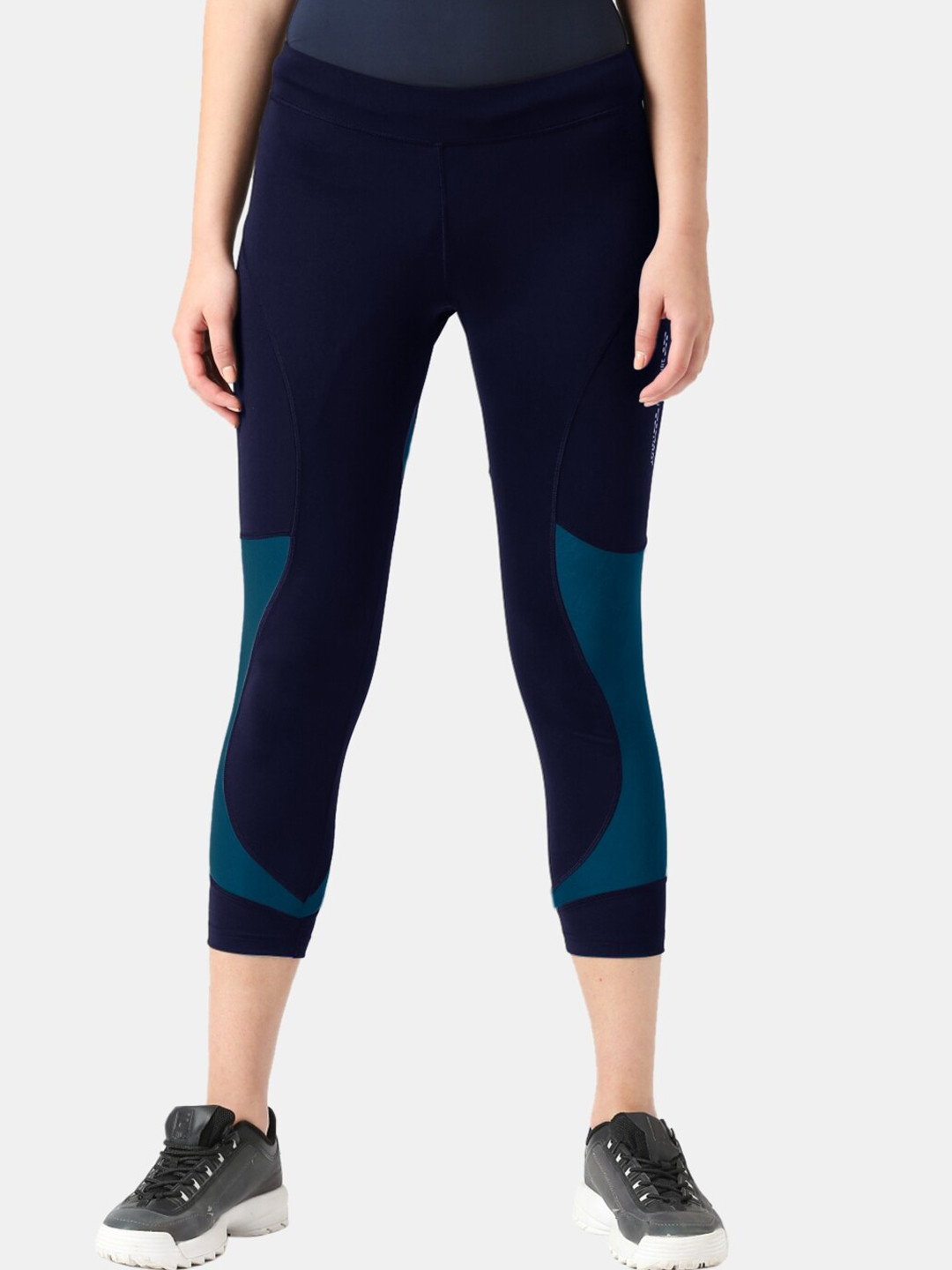 

Lovable Sport Women Colourblocked Slim Fit Cropped Tights, Navy blue