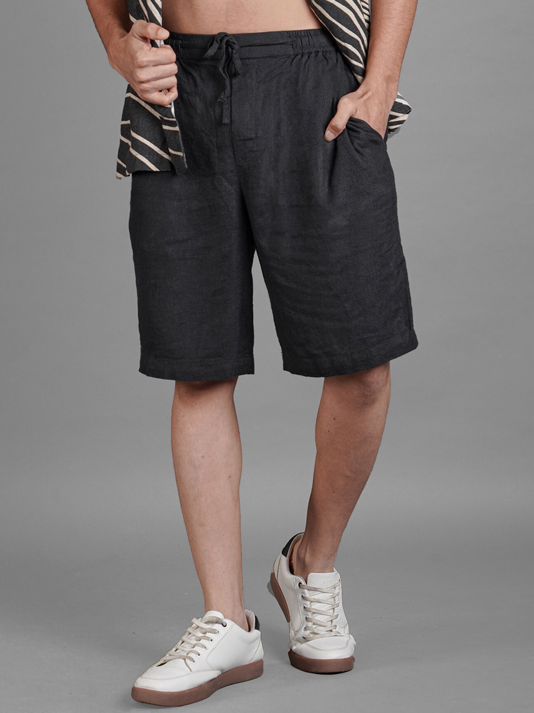 

BOMBAY TROOPER Men Linen Knee Length Shorts, Black