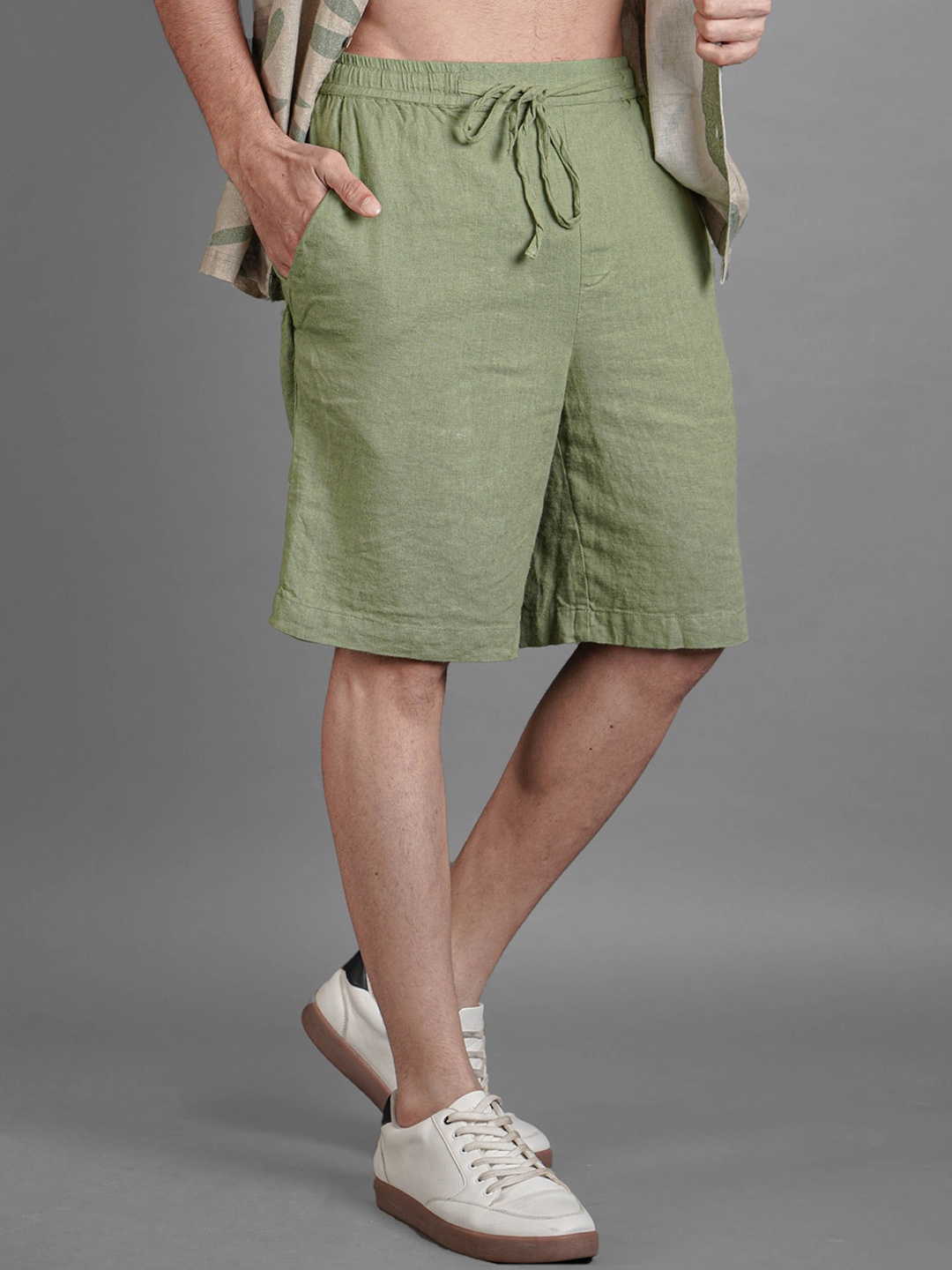 

BOMBAY TROOPER Men Regular Fit Mid Rise Linen Regular Shorts, Green