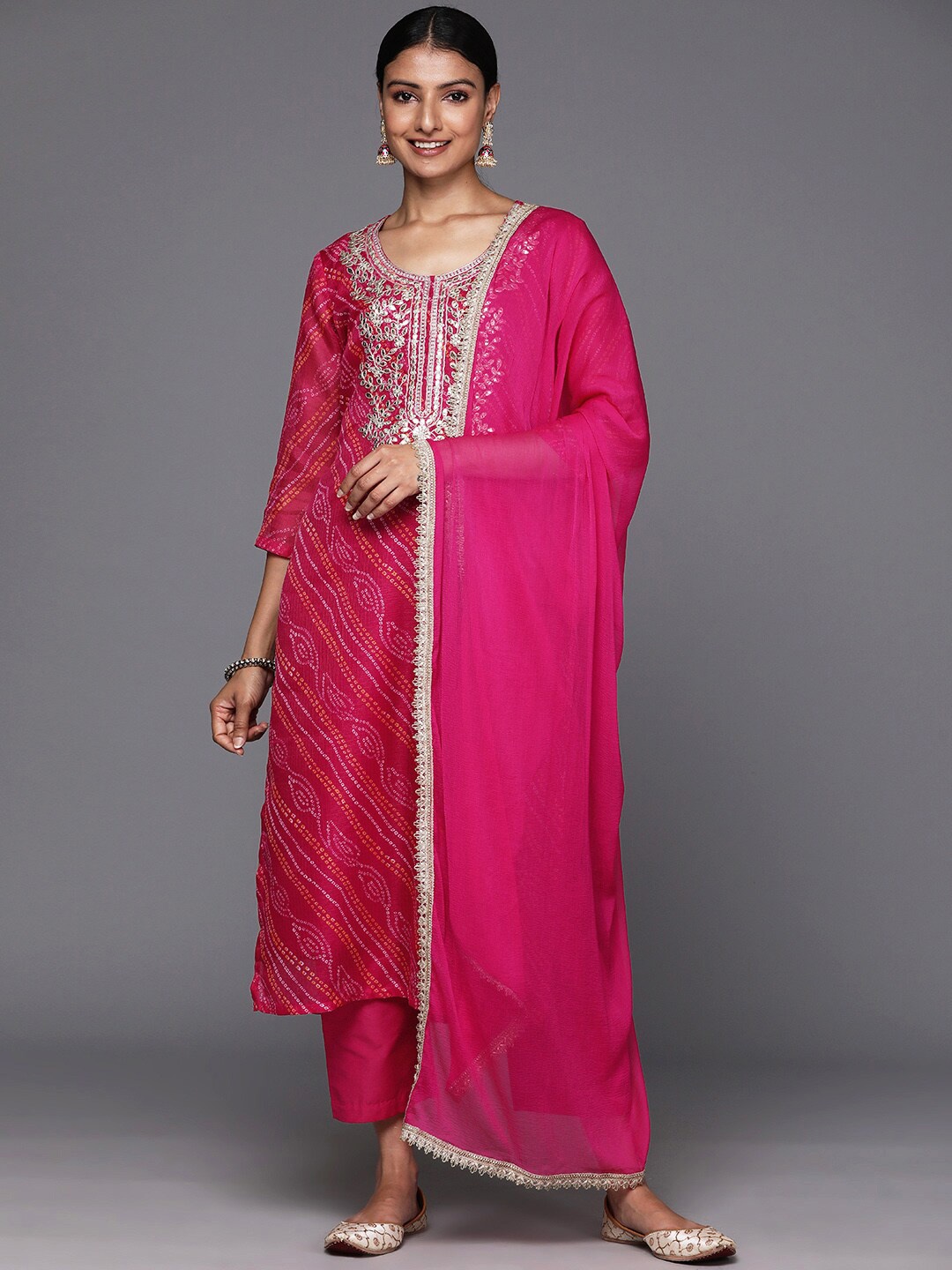 

Varanga Bandhani Printed Regular Kurta with Trousers & With Dupatta, Fuchsia