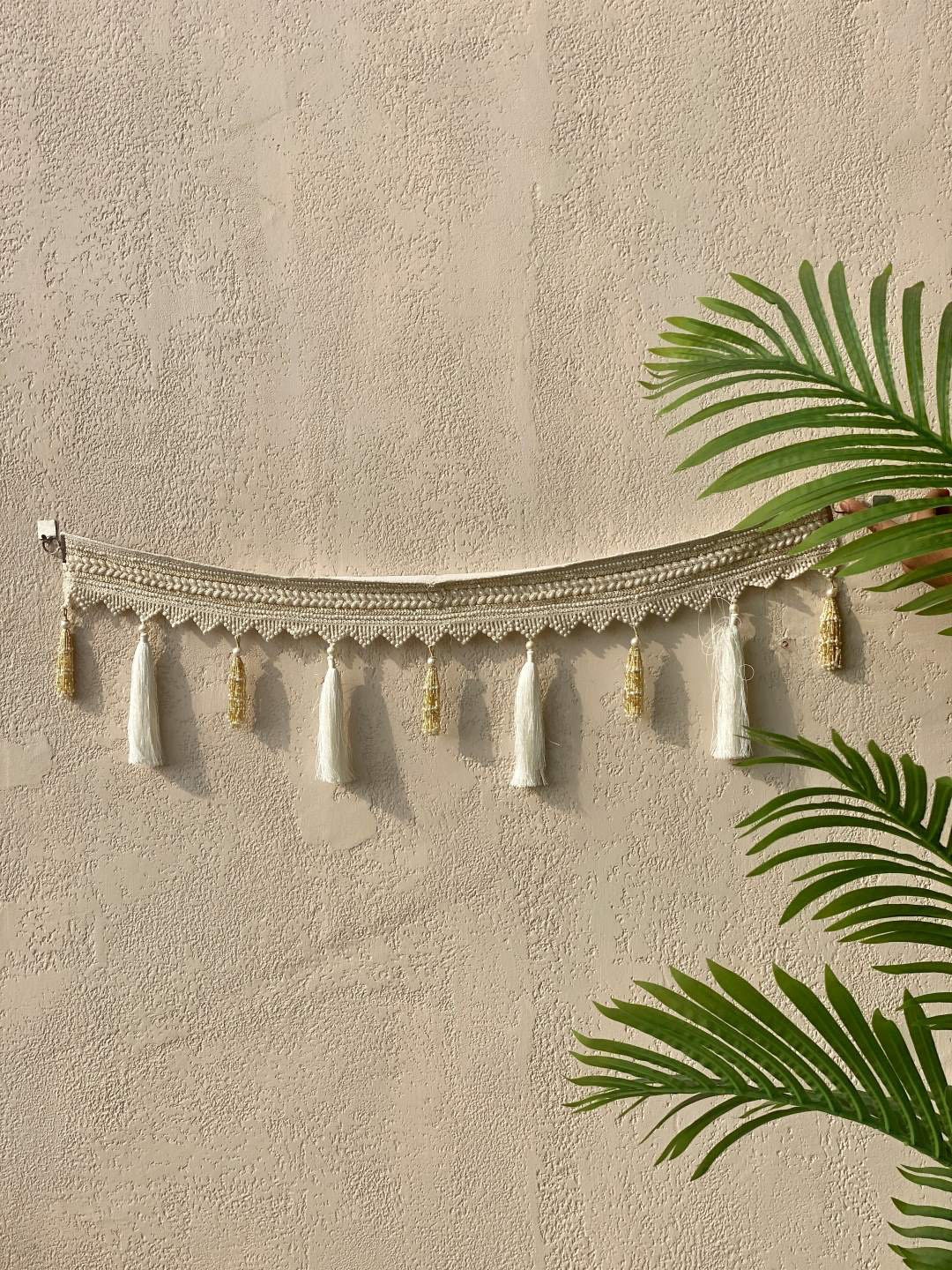 

Mason Home White & Gold-Colored Pearl Lace Toran