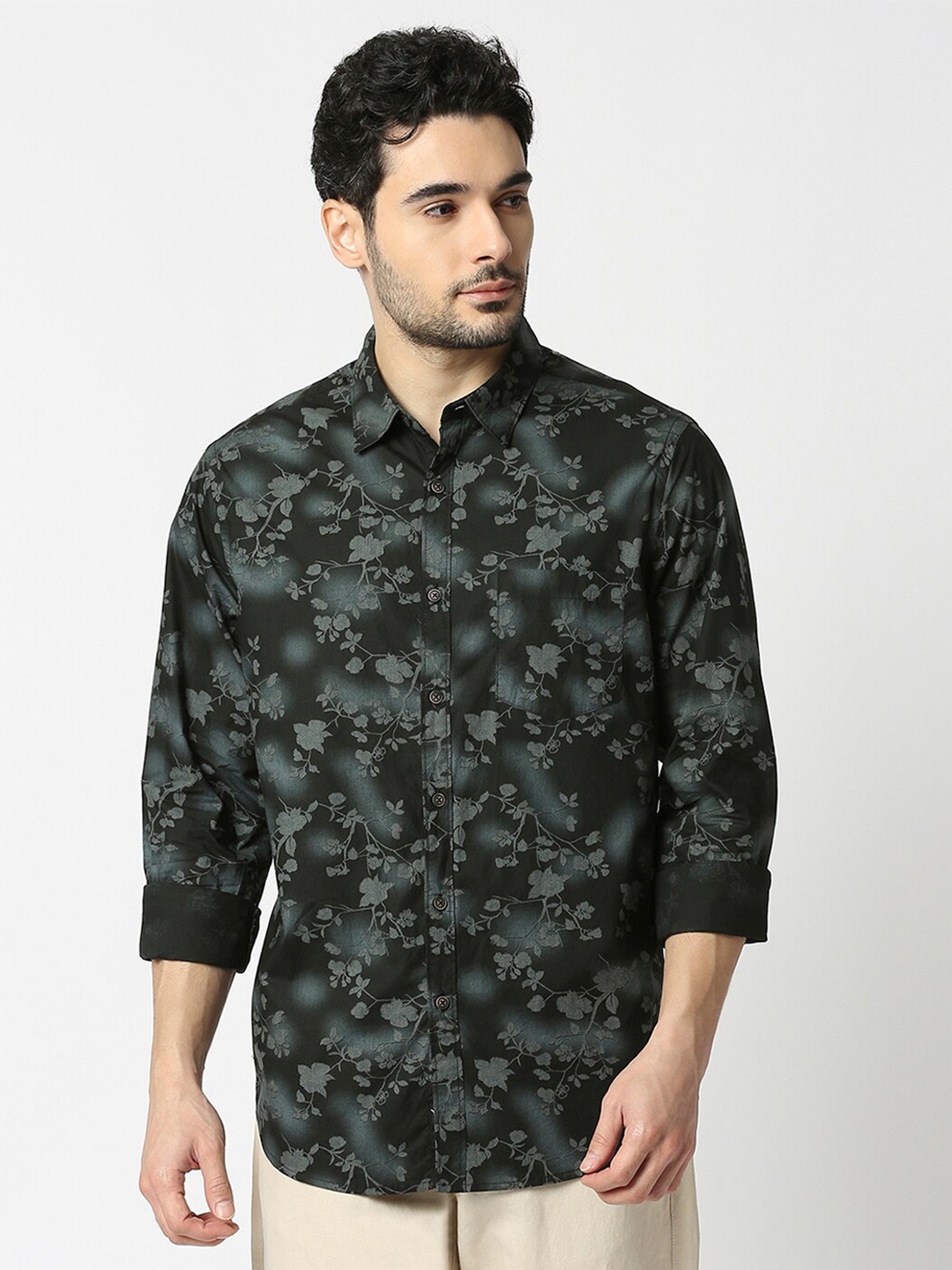 

VALEN CLUB Slim Fit Floral Printed Spread Collar Cotton Casual Shirt, Black