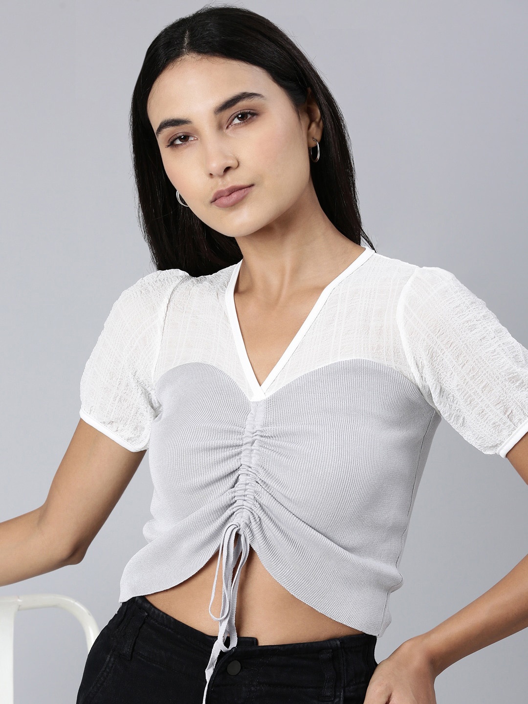 

SHOWOFF Colorblocked V-Neck Puff Sleeve Acrylic Crop Top, White