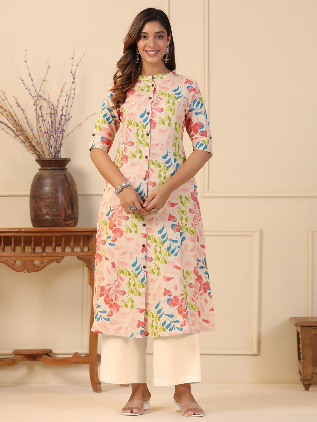 

PIROH Floral Printed Mandarin Collar Roll-Up Sleeves Pure Cotton Kurta, Cream