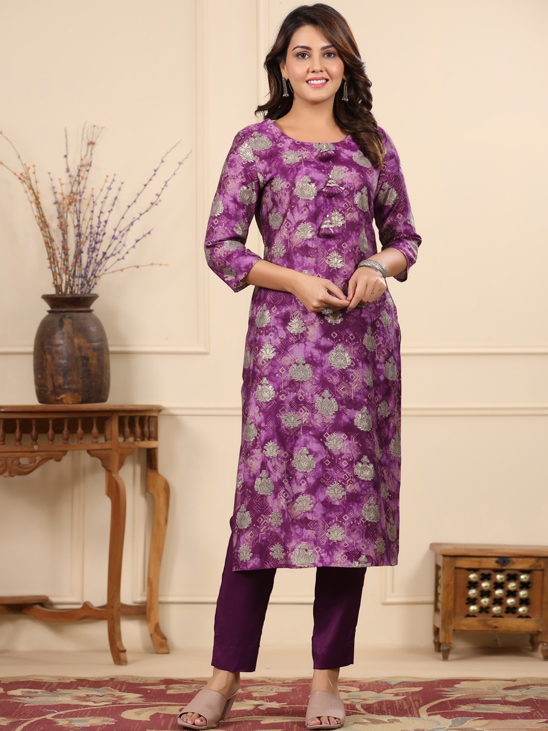 

PIROH Ethnic Motifs Printed Straight Kurta With Trousers, Purple