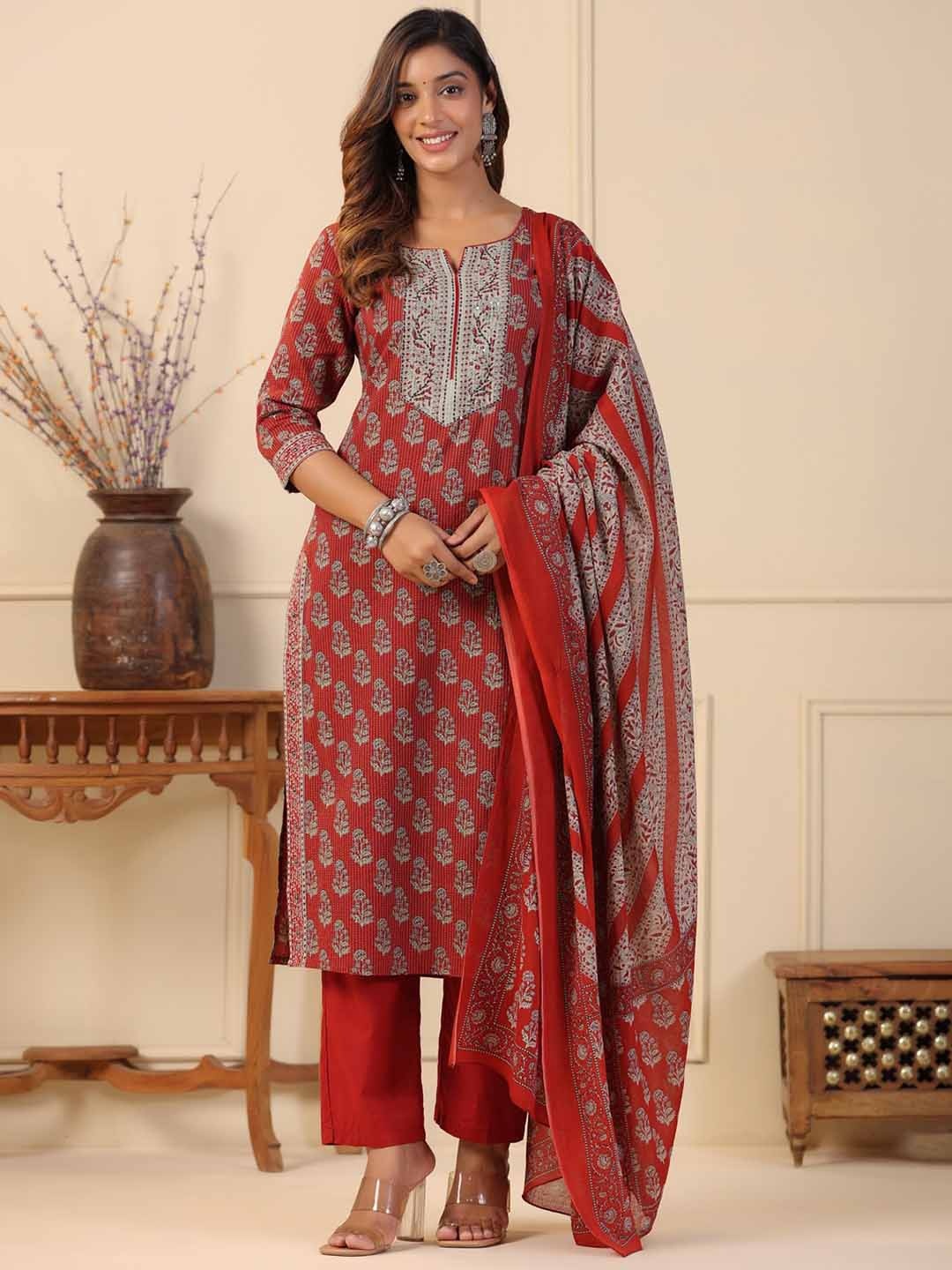 

PIROH Ethnic Motifs Printed Regular Pure Cotton Kurta with Trousers & Dupatta, Maroon