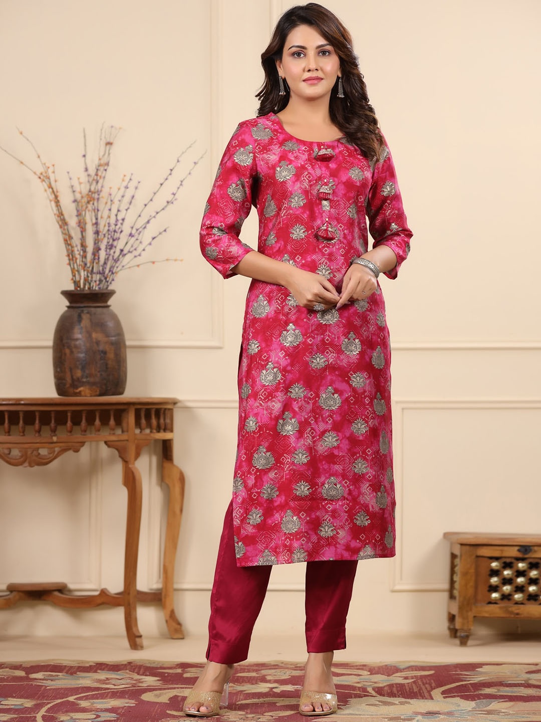 

PIROH Ethnic Motifs Printed Straight Kurta With Trousers, Pink