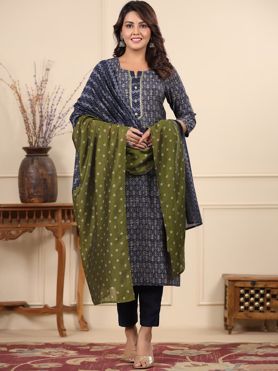 

PIROH Geometric Printed Regular Kurta with Trousers & Dupatta, Blue