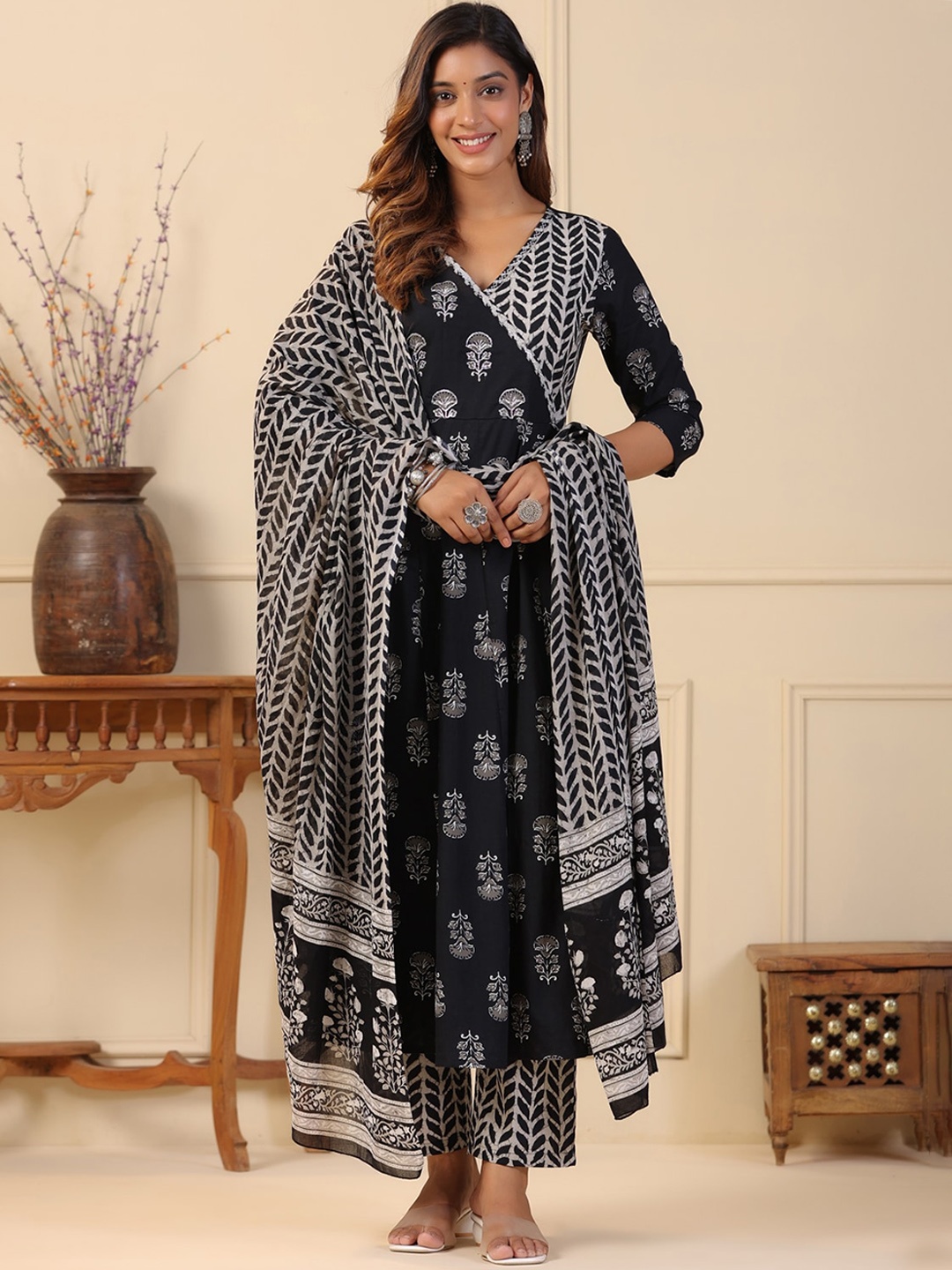 

PIROH Floral Printed Angrakha Gotta Patti Pure Cotton Kurta & Trousers With Dupatta, Black