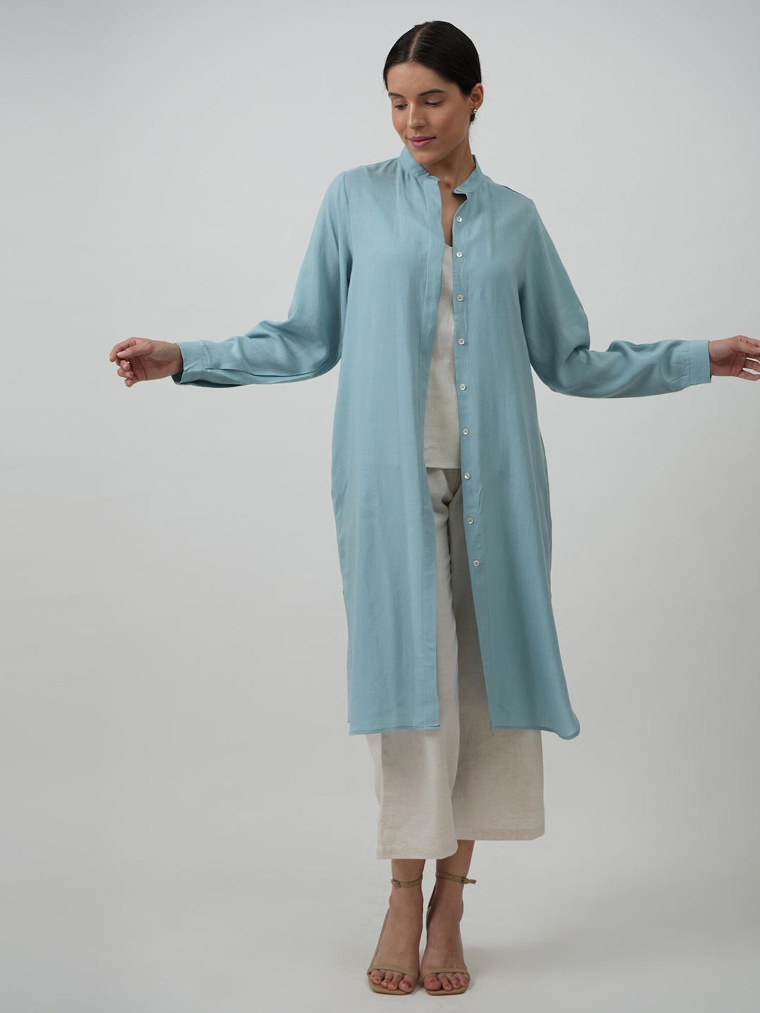

Saltpetre Spread Collar Long Sleeves Cotton Longline Shrug, Blue