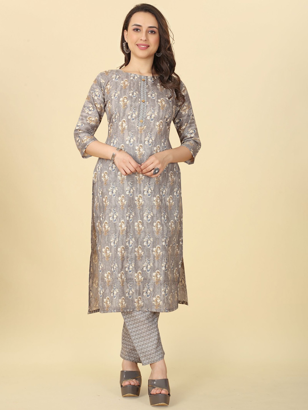 

PREMROOP- THE STYLE YOU LOVE Floral Printed Regular Kurta With Trousers, Grey