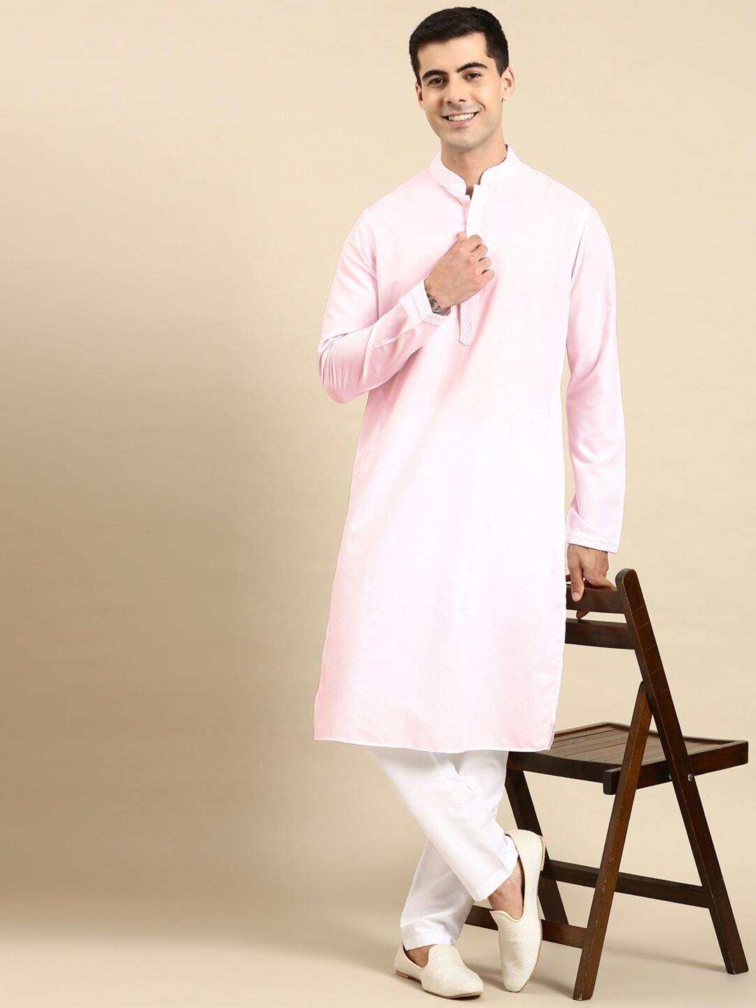 

TheEthnic.Co Mandarin Collar Regular Thread Work Cotton Kurta, Pink