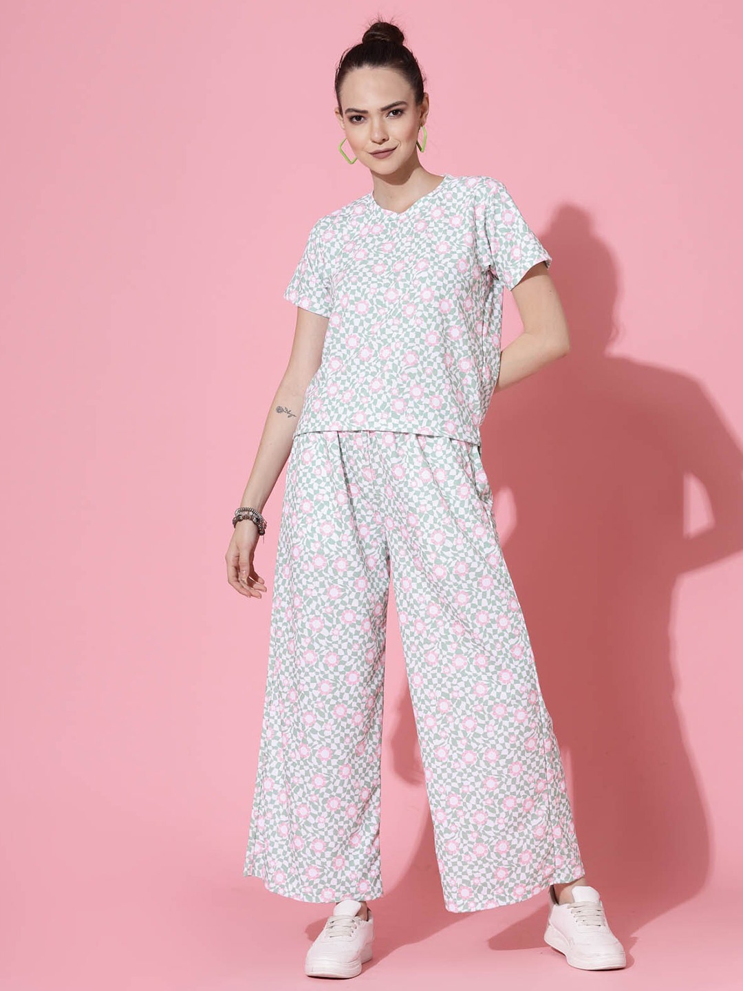 

Oomph! Women Printed Round Neck T-shirt And Wide Leg Trousers Co-Ords Set, Green
