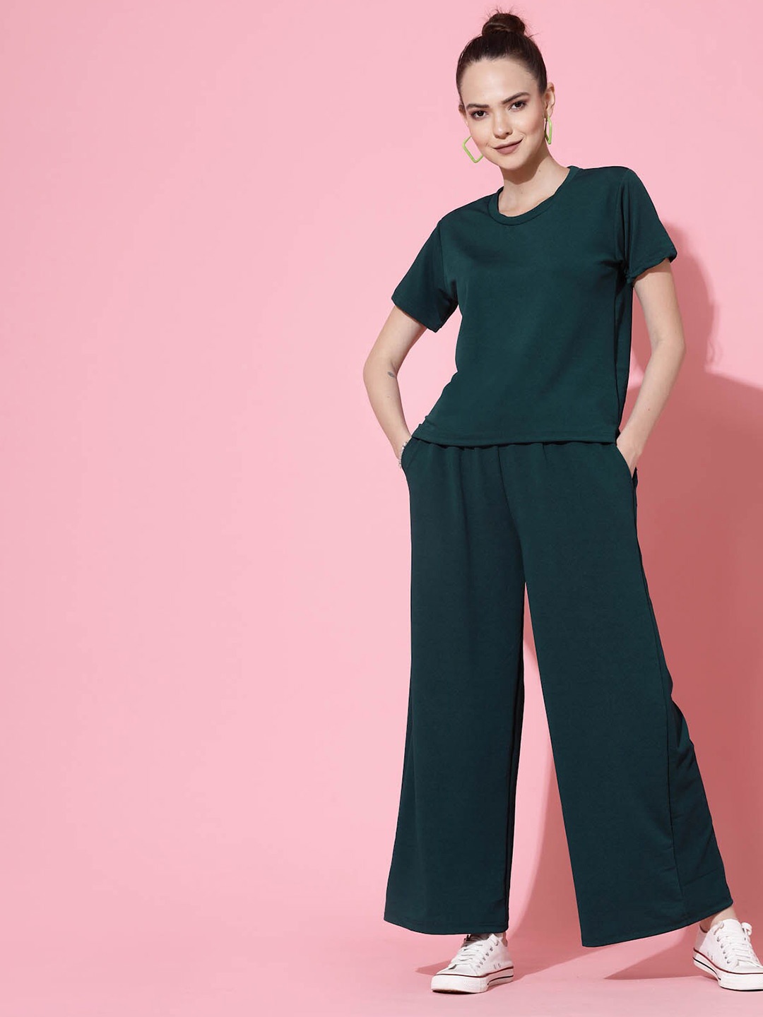 

Oomph! Solid Round Neck T-shirt And Trousers Co-Ords, Green