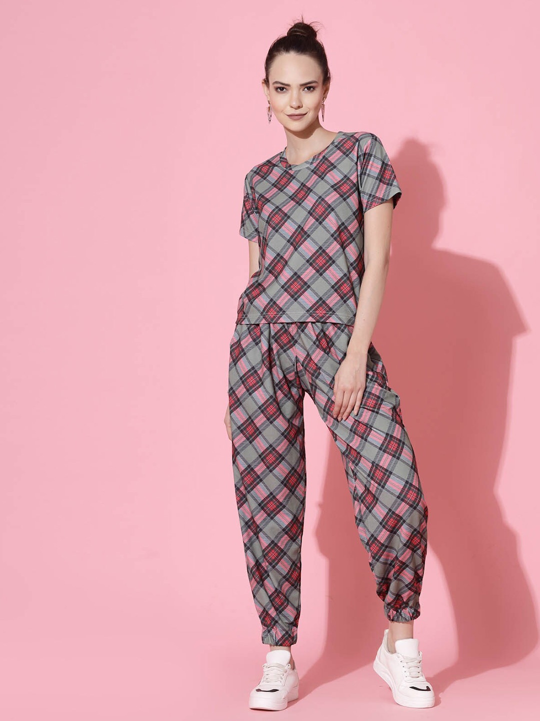 

Oomph! Women Checked Round Neck T-shirt And Joggers Co-Ords Set, Grey