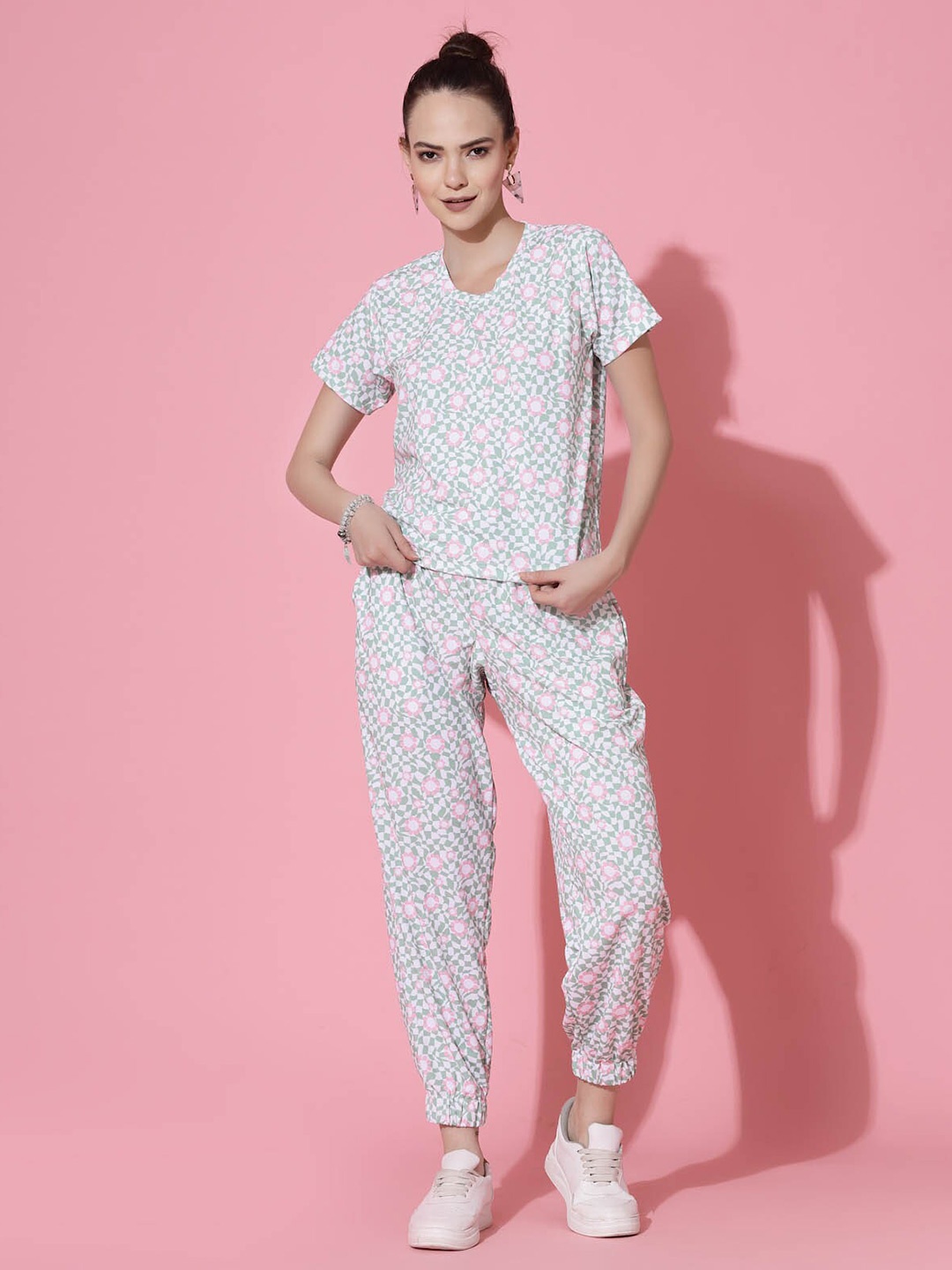Oomph! Printed Round Neck T-shirt And Joggers Co-Ords, Green