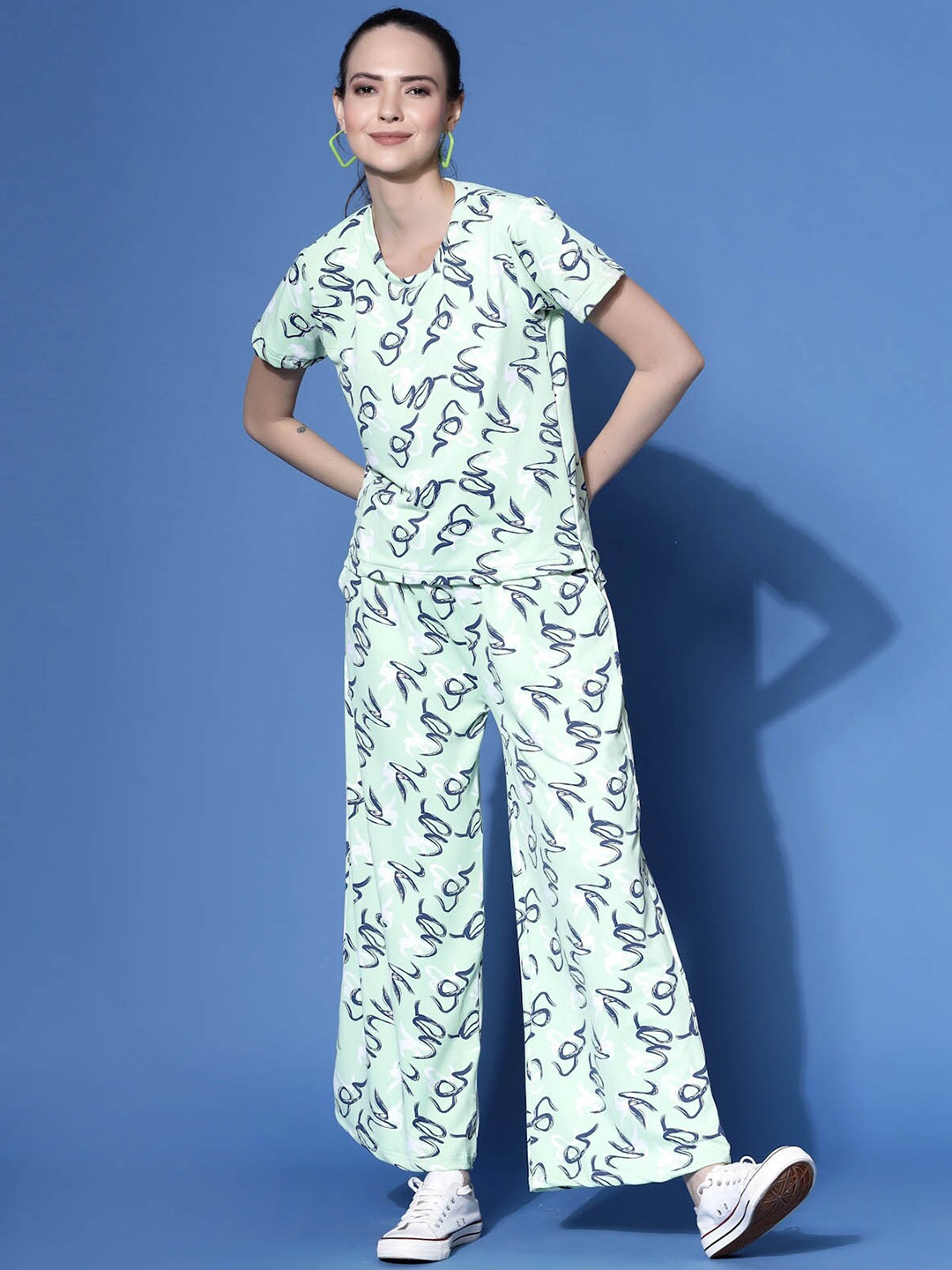 

Oomph! Women Printed Round Neck T-shirt And Wide Leg Trousers Co-Ords Set, Green