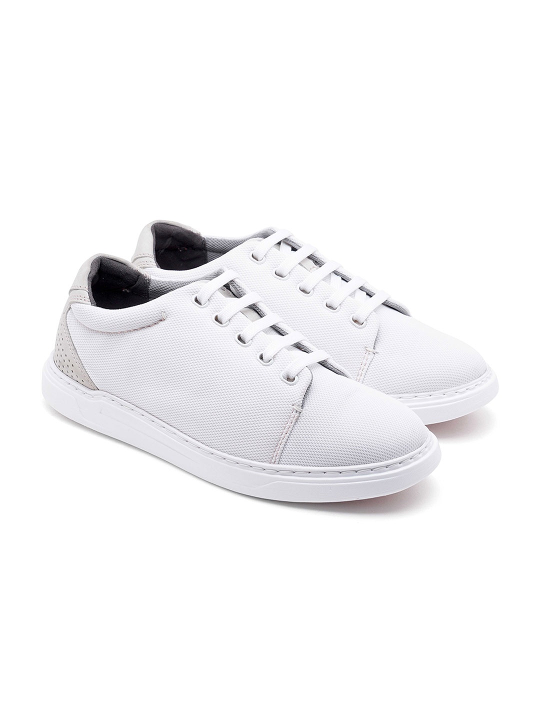 

Ruosh Men Textured Lightweight Sneakers, White