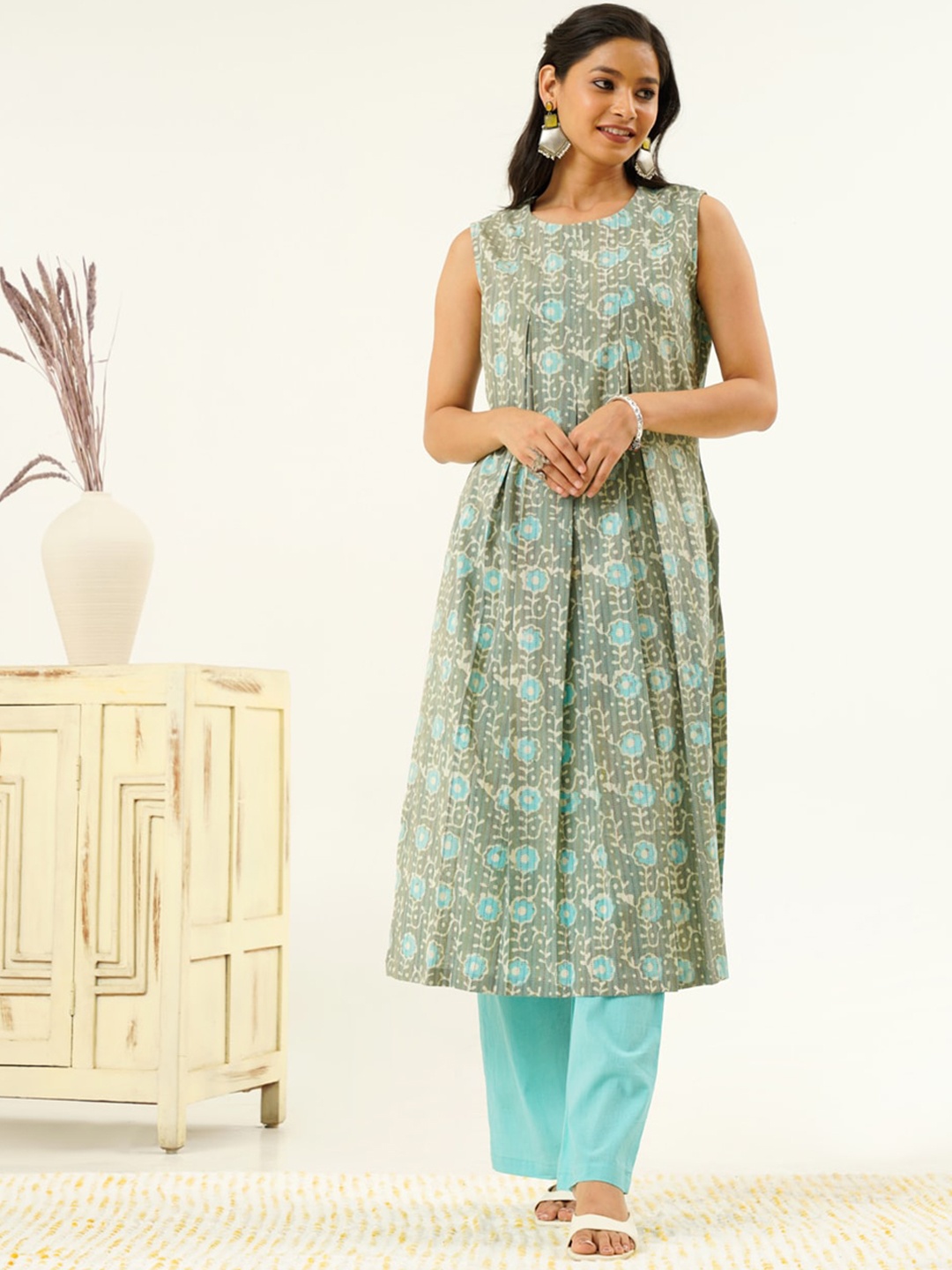 

indy Raaga Floral Printed Regular Pure Cotton Kurta With Trousers, Grey