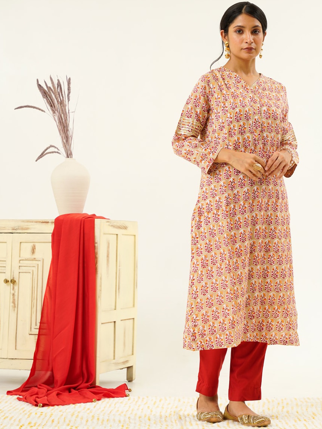 

indy Raaga Floral Printed Regular Gotta Patti Kurta with Trousers, Beige