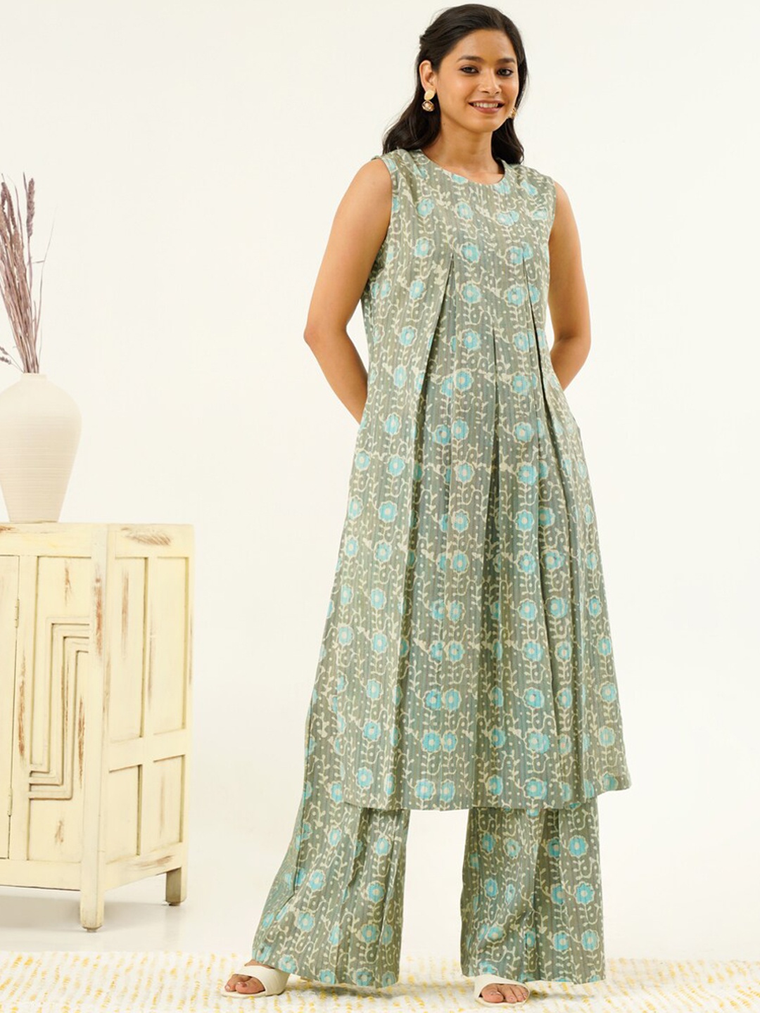 

indy Raaga Ethnic Motifs Printed Regular Pure Cotton Kurta with Palazzos, Grey