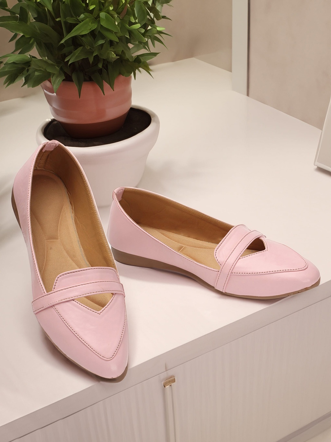 

CLOSHO Cut-Out Detail Ballerinas, Pink