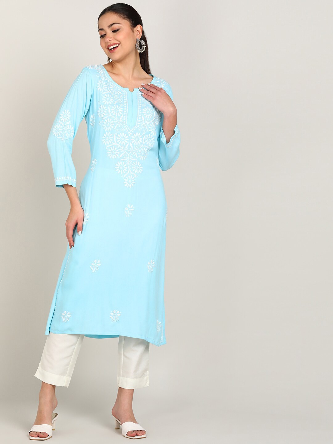 

VAHSON Embroidered Chikankari Kurti, Blue